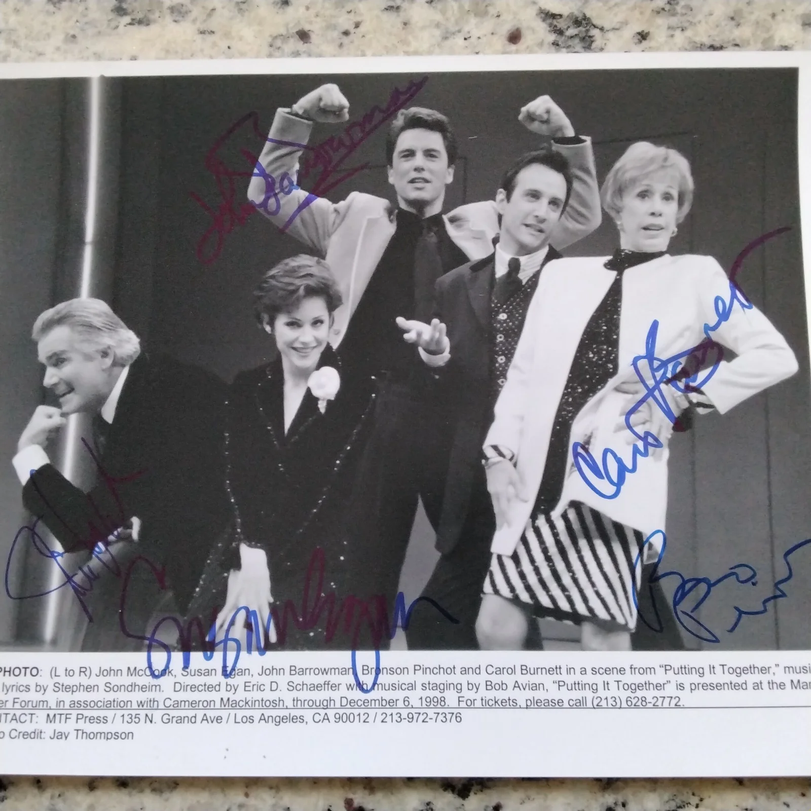 Carol Burnett * Bronson Pinchot * Susan Egan * John Barrowman SIGNED 1998 Photo, изображение 2
