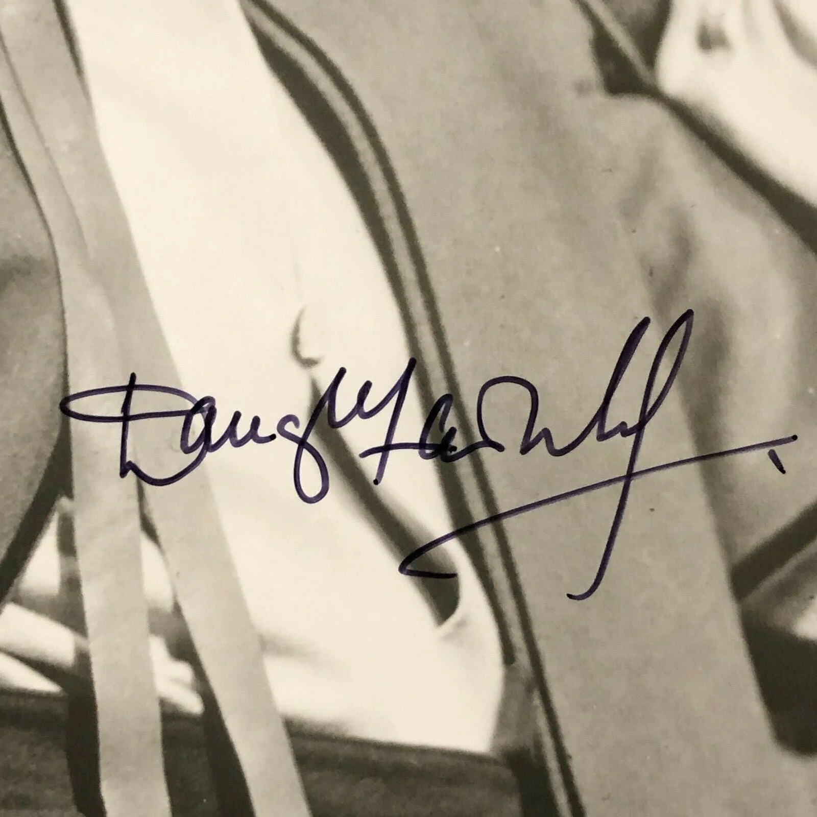 Actor DOUGLAS FAIRBANKS JR. -8 x 10 PHOTOGRAPH HAND-SIGNED AUTOGRAPH, image 4