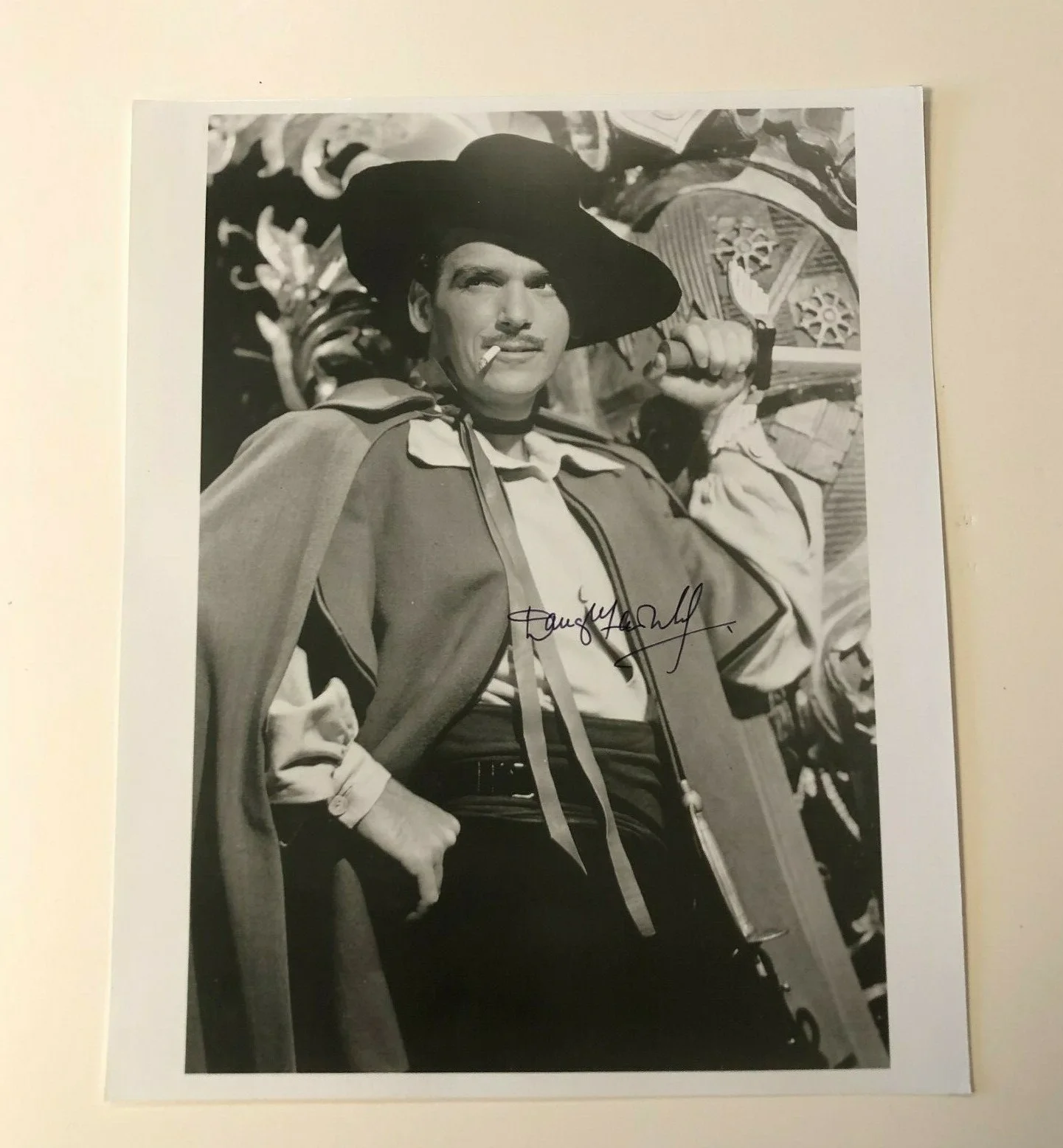 Actor DOUGLAS FAIRBANKS JR. -8 x 10 PHOTOGRAPH HAND-SIGNED AUTOGRAPH, image 5