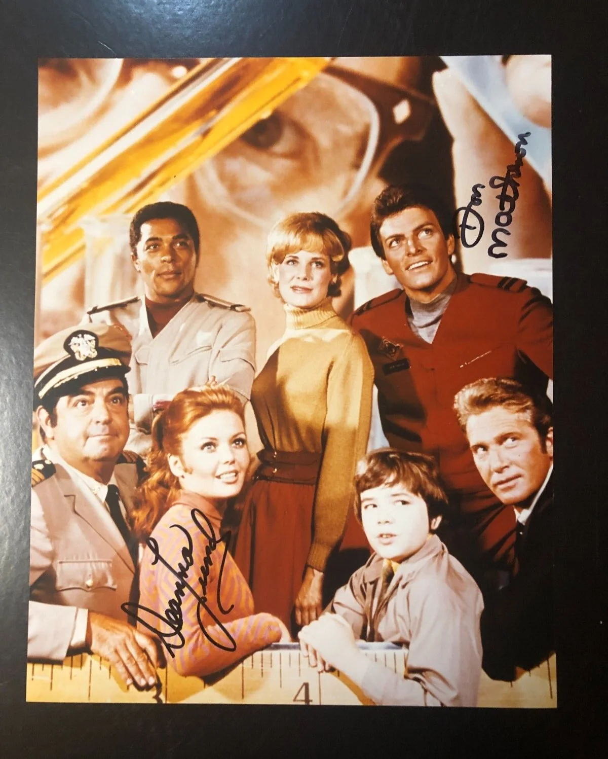Deanna Lund — Autographed Signed "Land of the Giants" Color Photo Deanna Lund & Don Matheson, изображение 4