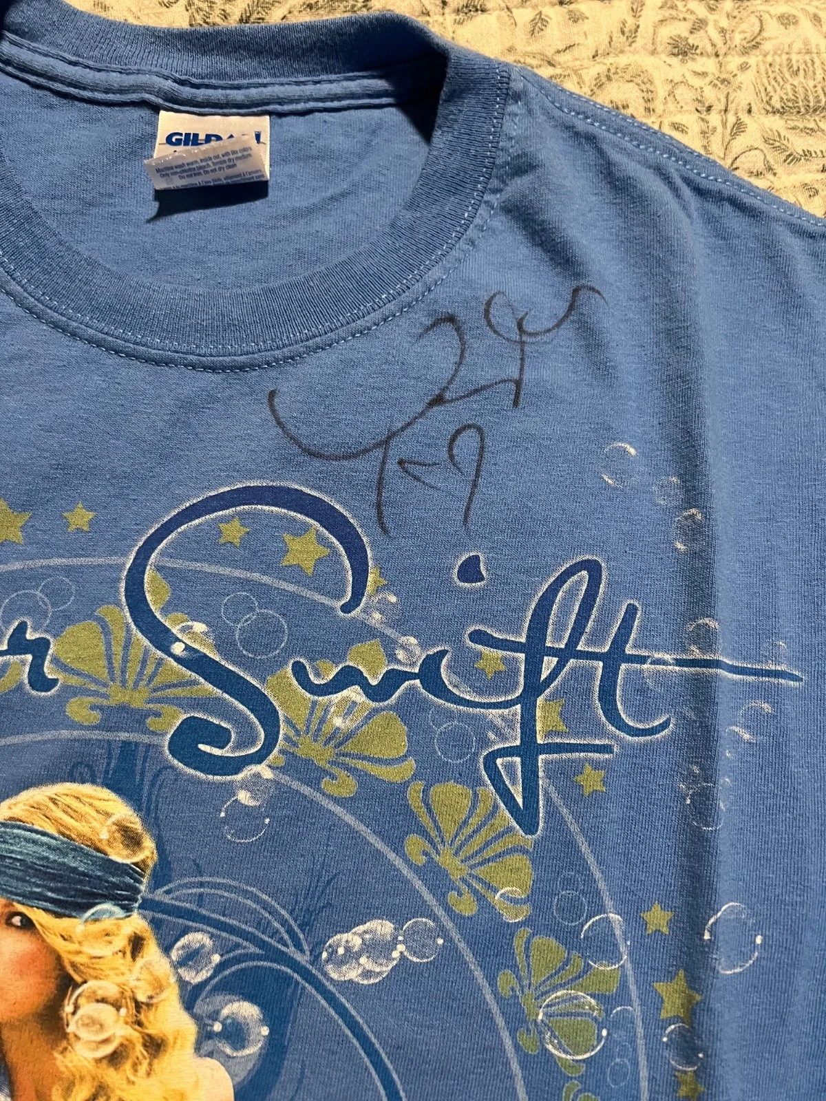 Autographed Taylor Swift Fearless tour tea party t shirt size small, изображение 2