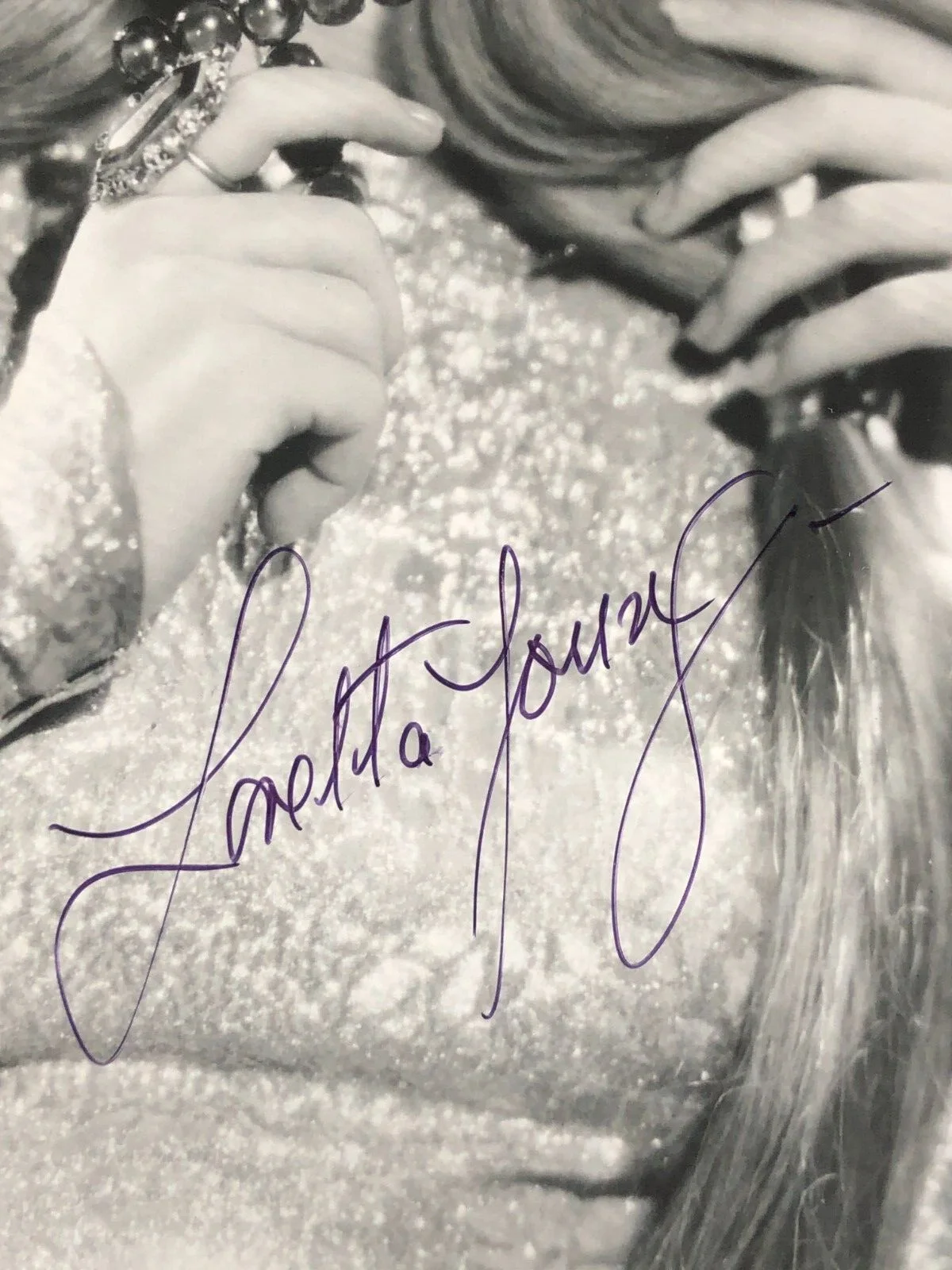 LORETTA YOUNG — ACTRESS LORETTA YOUNG HAND-SIGNED AUTOGRAPHED 8x10 B&W PHOTO *RARE*, изображение 2