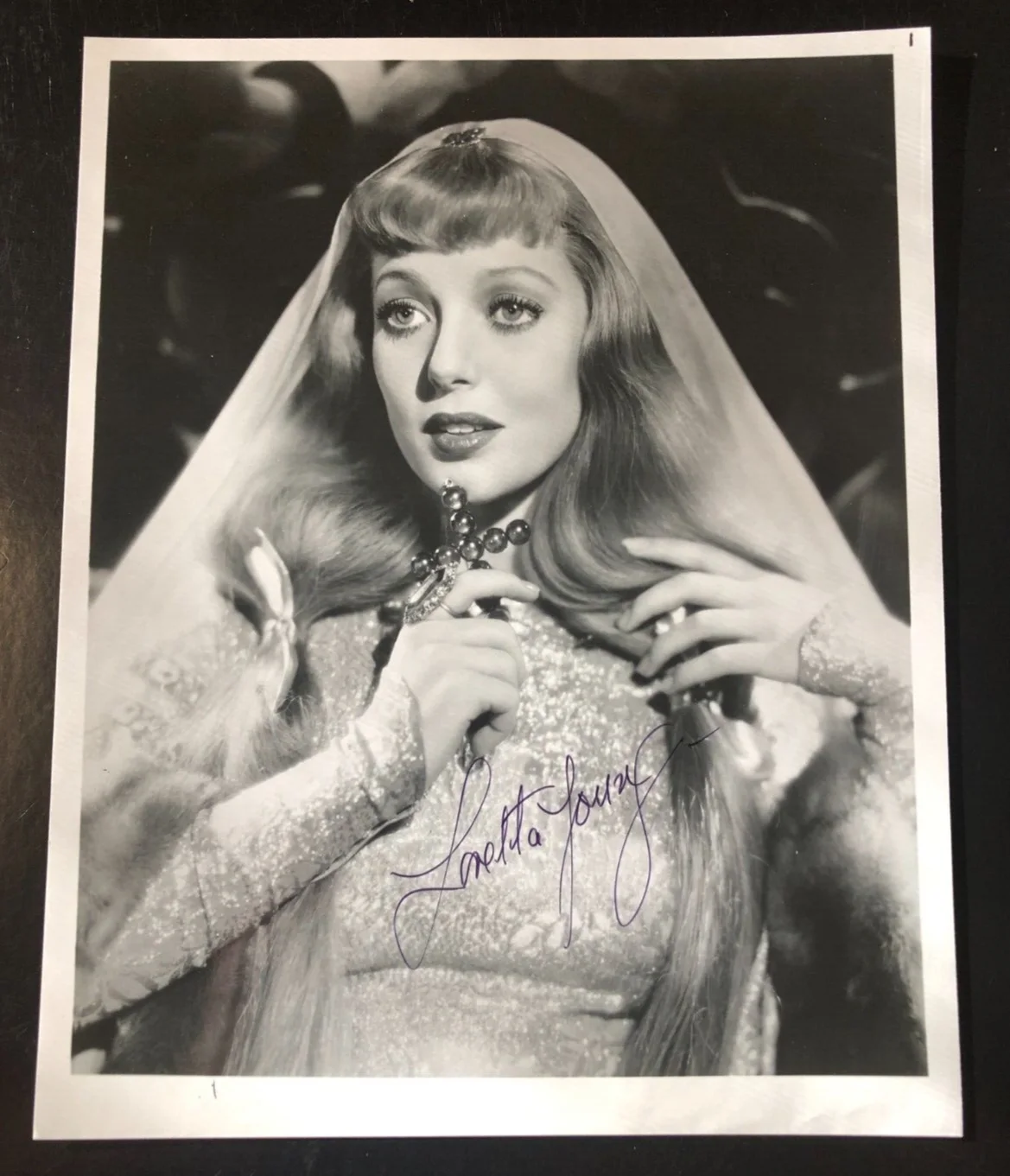 LORETTA YOUNG — ACTRESS LORETTA YOUNG HAND-SIGNED AUTOGRAPHED 8x10 B&W PHOTO *RARE*, изображение 3