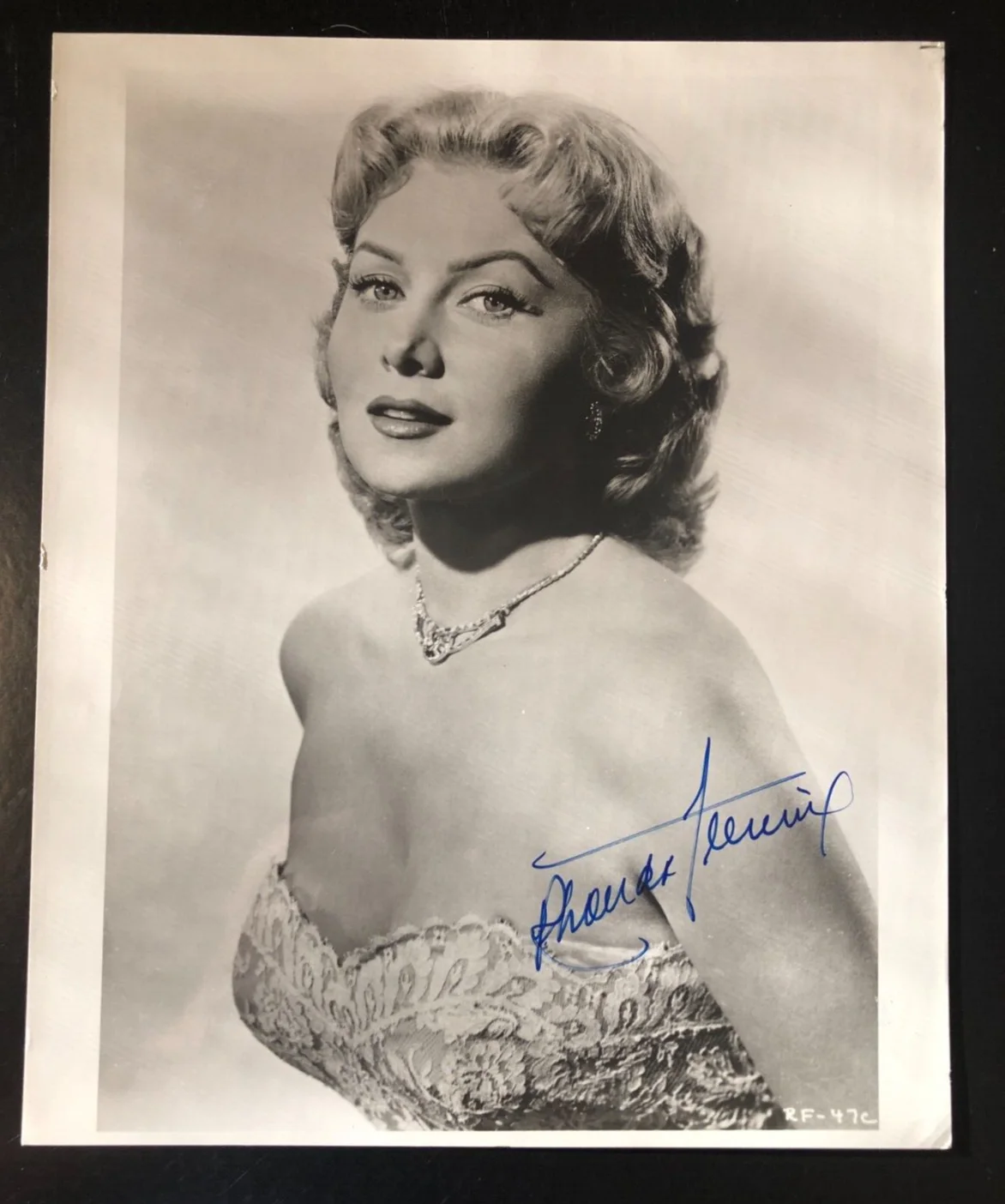 Rhonda Fleming — Actress Rhonda Fleming Hand-Signed Autographed B&W 8x10" Publicity Photograph