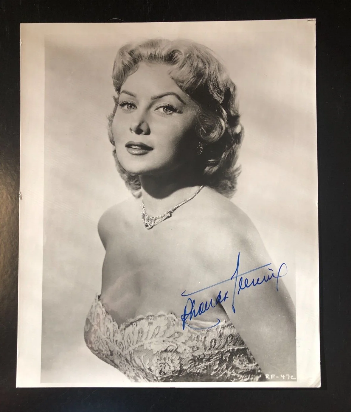 Rhonda Fleming — Actress Rhonda Fleming Hand-Signed Autographed B&W 8x10" Publicity Photograph, изображение 4