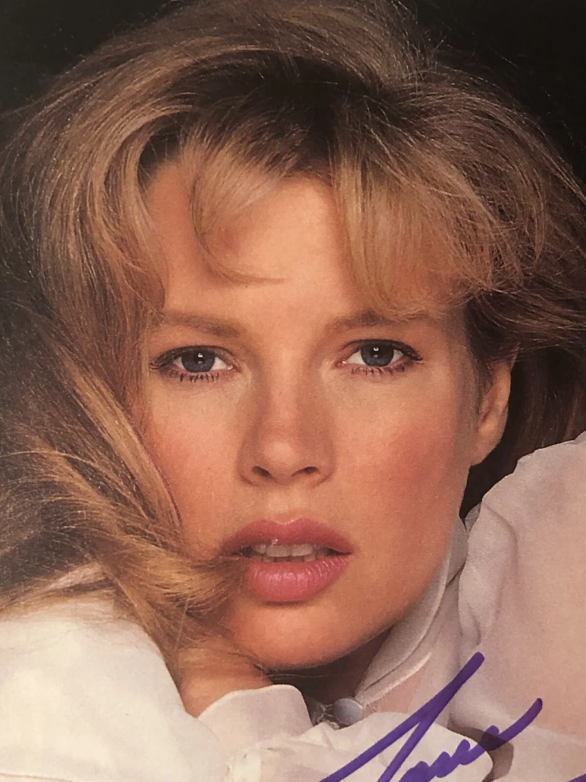 Kim Basinger — Actress Kim Basinger Hand Signed Autographed 8 x 5.75" Color Magazine Photo, image 4