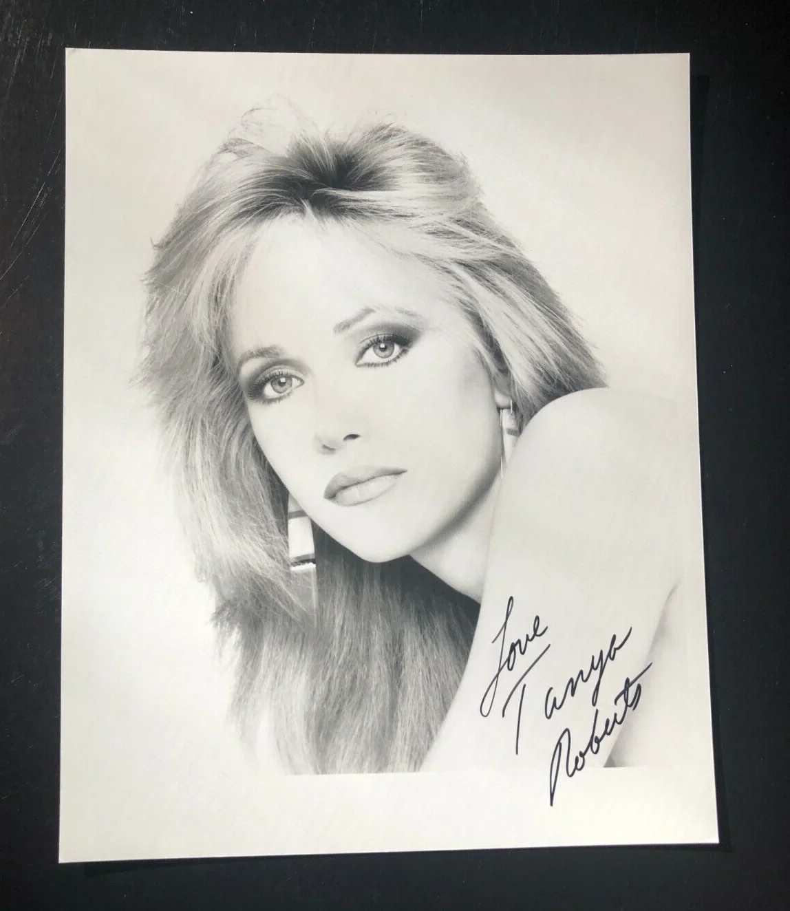 Tanya Roberts — TANYA ROBERTS CHARLIE'S ANGELS ACTRESS & BOND GIRL SIGNED AUTOGRAPHED PHOTO