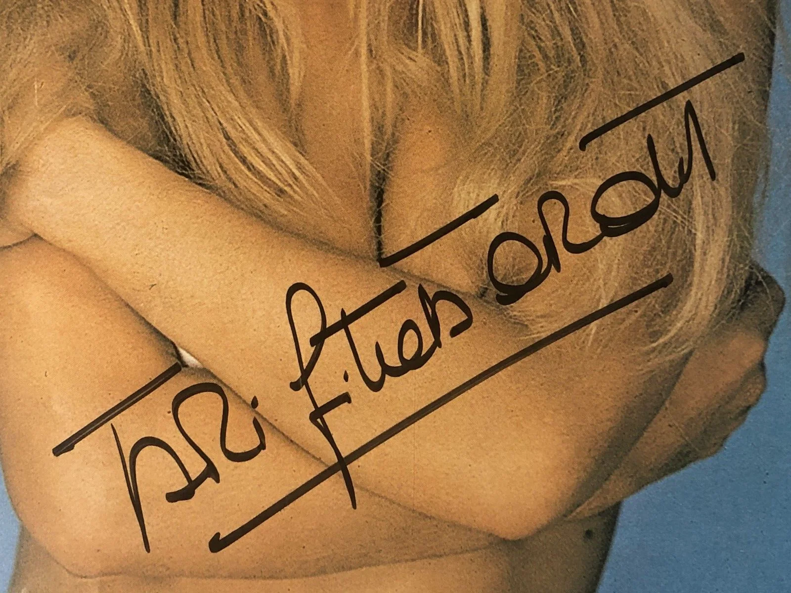 BRIGITTE BARDOT — ACTRESS BRIGITTE BARDOT HAND SIGNED AUTOGRAPHED COLOR MAGAZINE PHOTO 12.5 x 9", image 2