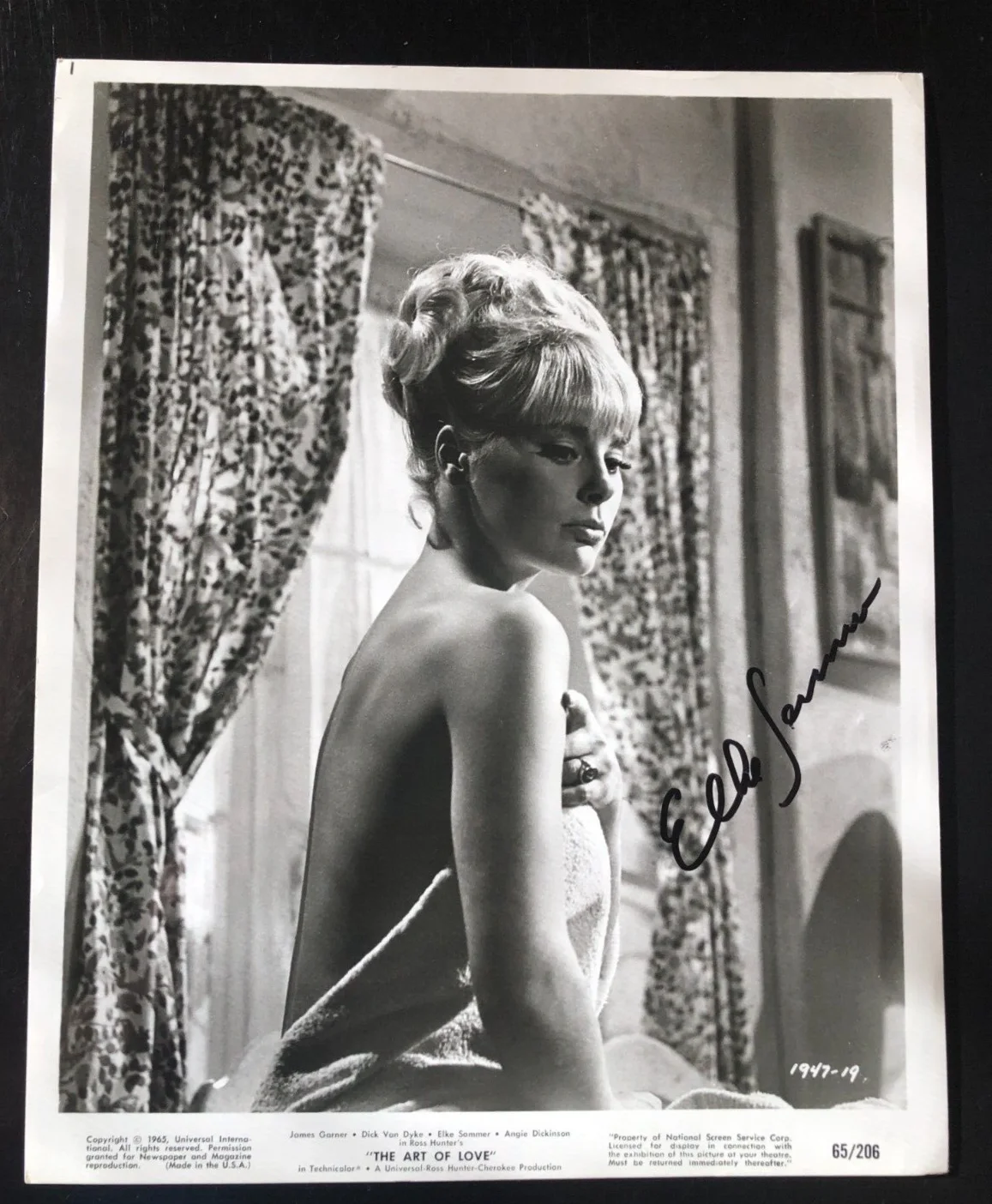 Elke Sommer — Actress ELKE SOMMER Signed Autographed Signed 1965 Movie Still "The Art of Love"