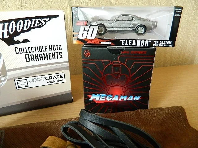 Lot of Loot Crate Items ~ Arrow Hoodies, Gone in 60 Seconds, Megaman, Vikings, изображение 3