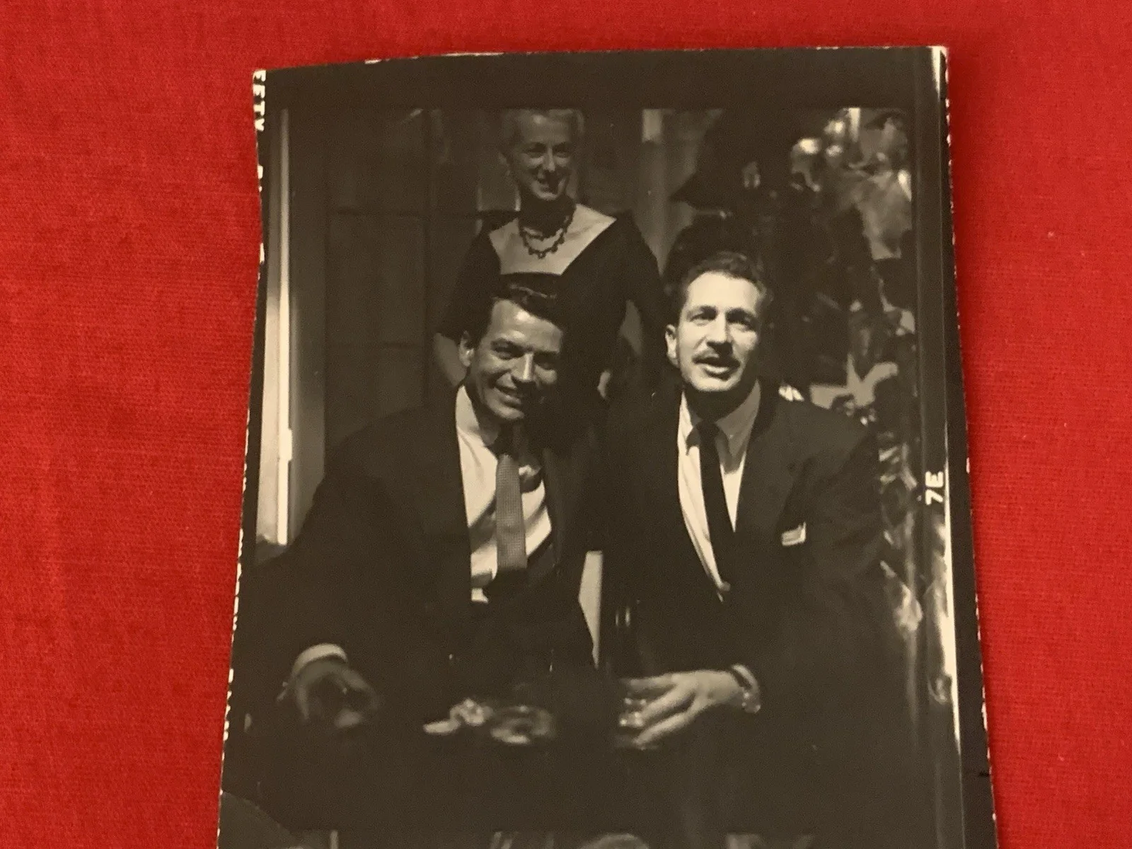 Vincent Price — Vincent Price Estate Candid Double Photo With Second Wife & Richard Egan! 15e, изображение 2