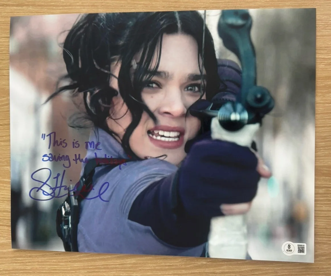 Hailee Steinfeld — HAILEE STEINFELD SIGNED HAWKEYE 11X14 PHOTO W/ INSCRIPTION BECKETT BAS 2