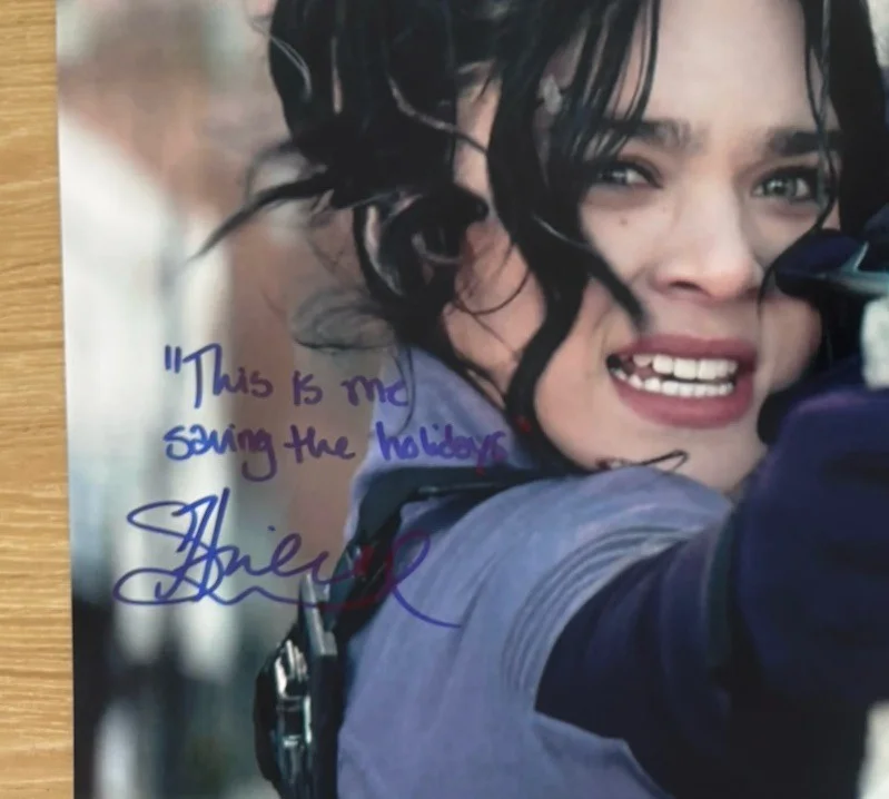 Hailee Steinfeld — HAILEE STEINFELD SIGNED HAWKEYE 11X14 PHOTO W/ INSCRIPTION BECKETT BAS 2, image 3