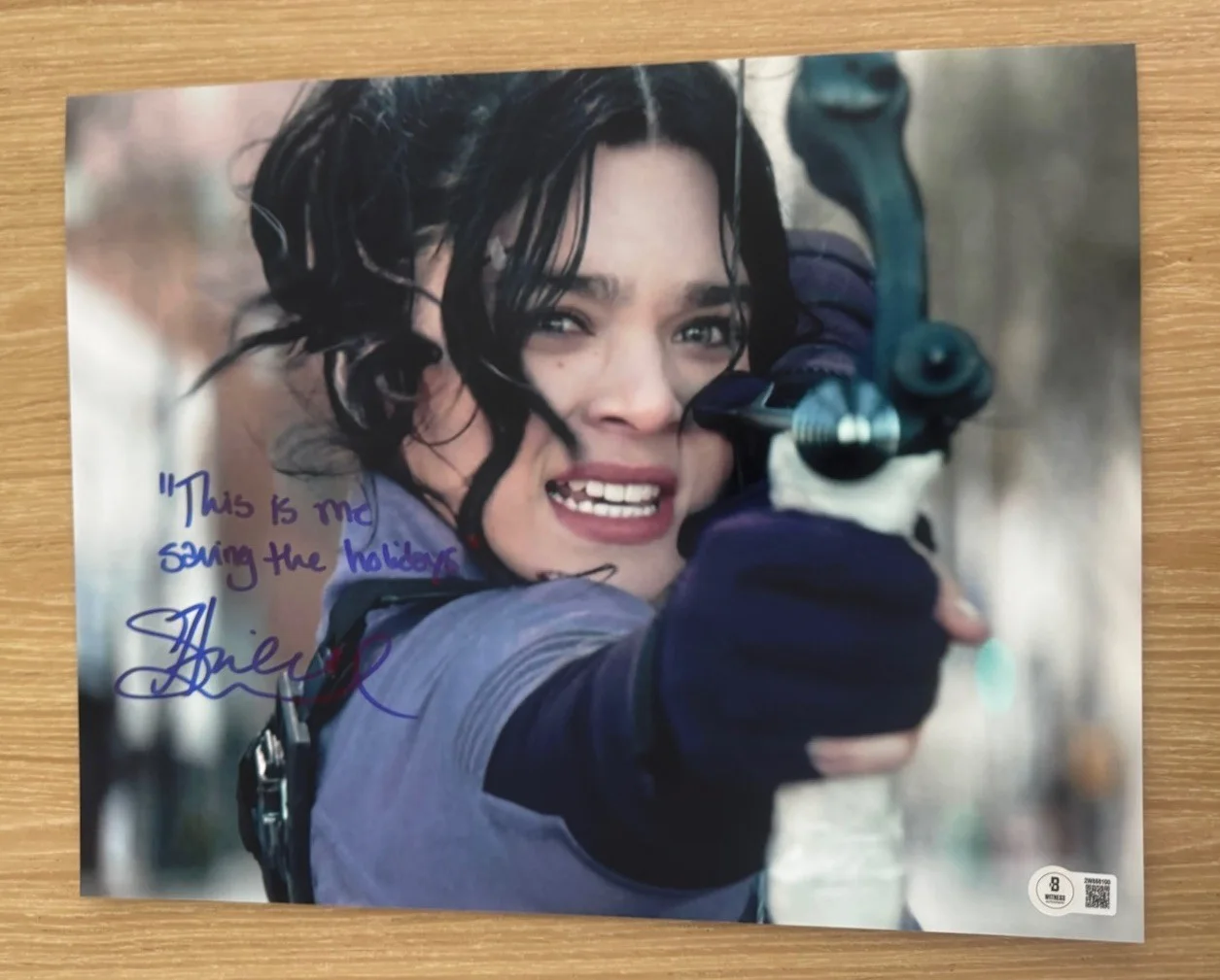 Hailee Steinfeld — HAILEE STEINFELD SIGNED HAWKEYE 11X14 PHOTO W/ INSCRIPTION BECKETT BAS 3