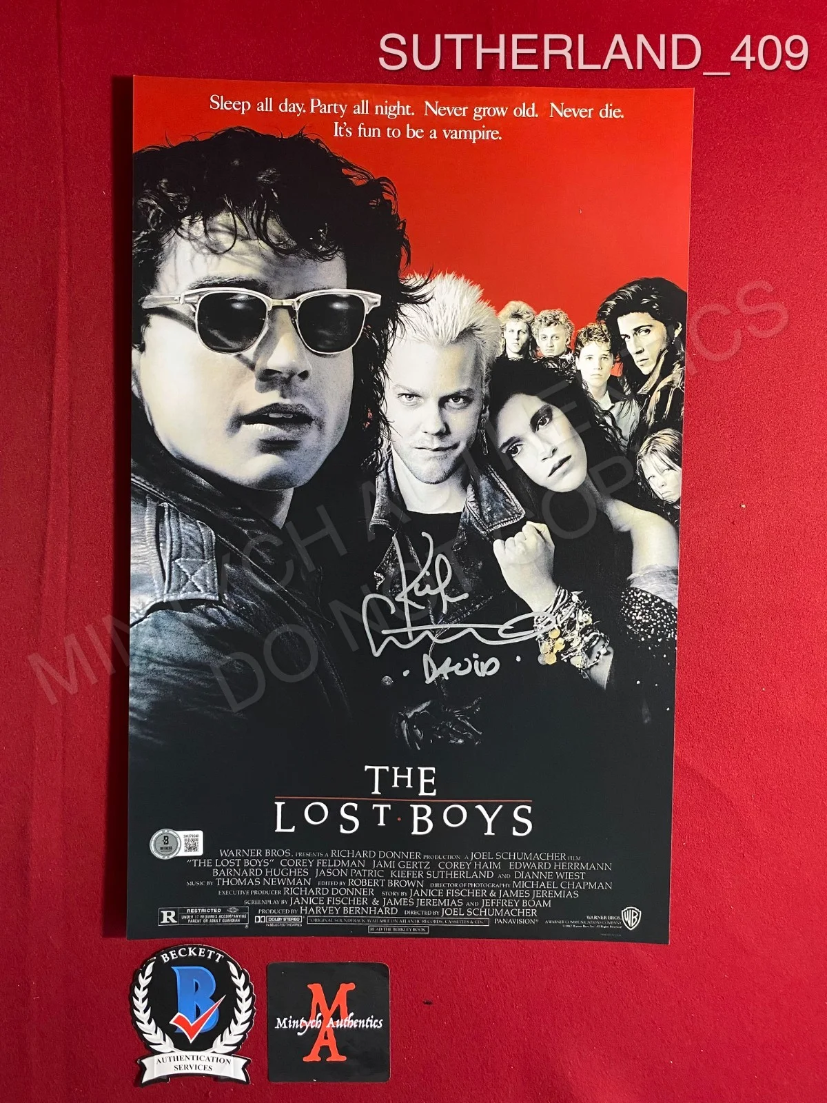 Kiefer Sutherland — Kiefer Sutherland autographed signed 11x17 photo The Lost Boys David Beckett