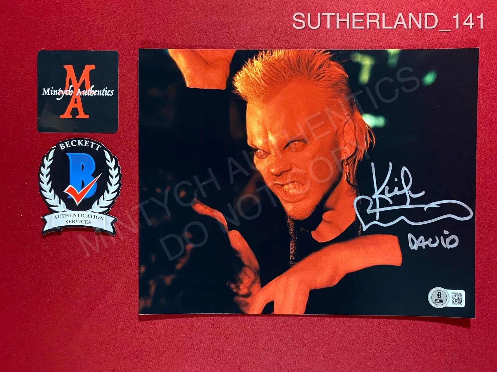 Kiefer Sutherland — Kiefer Sutherland autographed signed 8x10 photo The Lost Boys David Beckett
