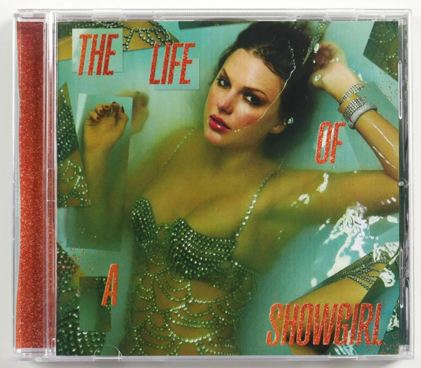 Taylor Swift Signed "The Life of a Showgirl" CD Album Insert (JSA), изображение 2