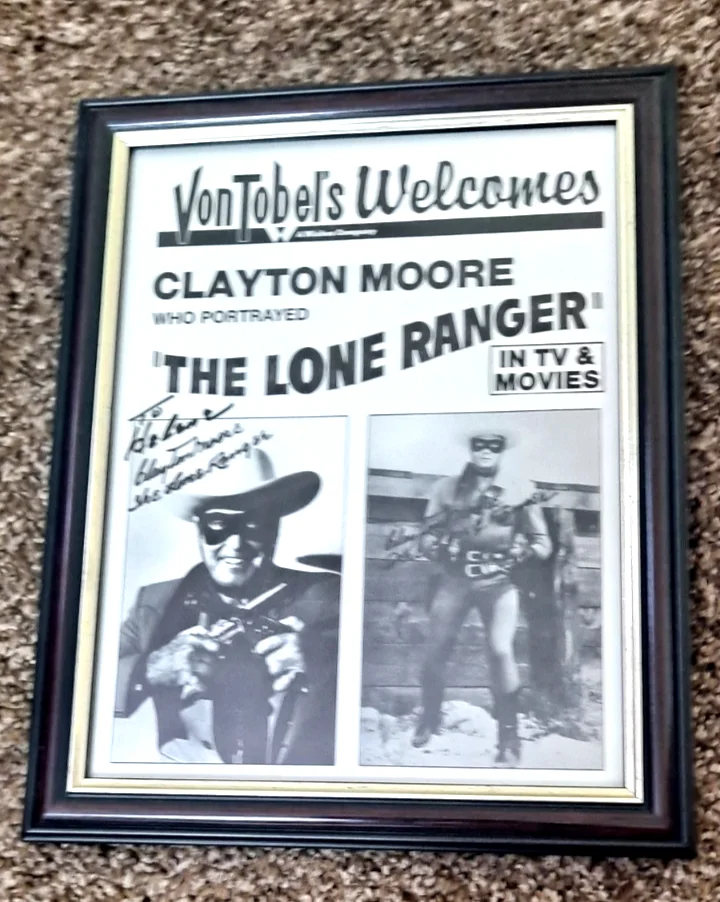CLAYTON MOORE — CLAYTON MOORE Lone Ranger Autographed 8 X 10 Photo Signed Publicity Event Photo, изображение 2