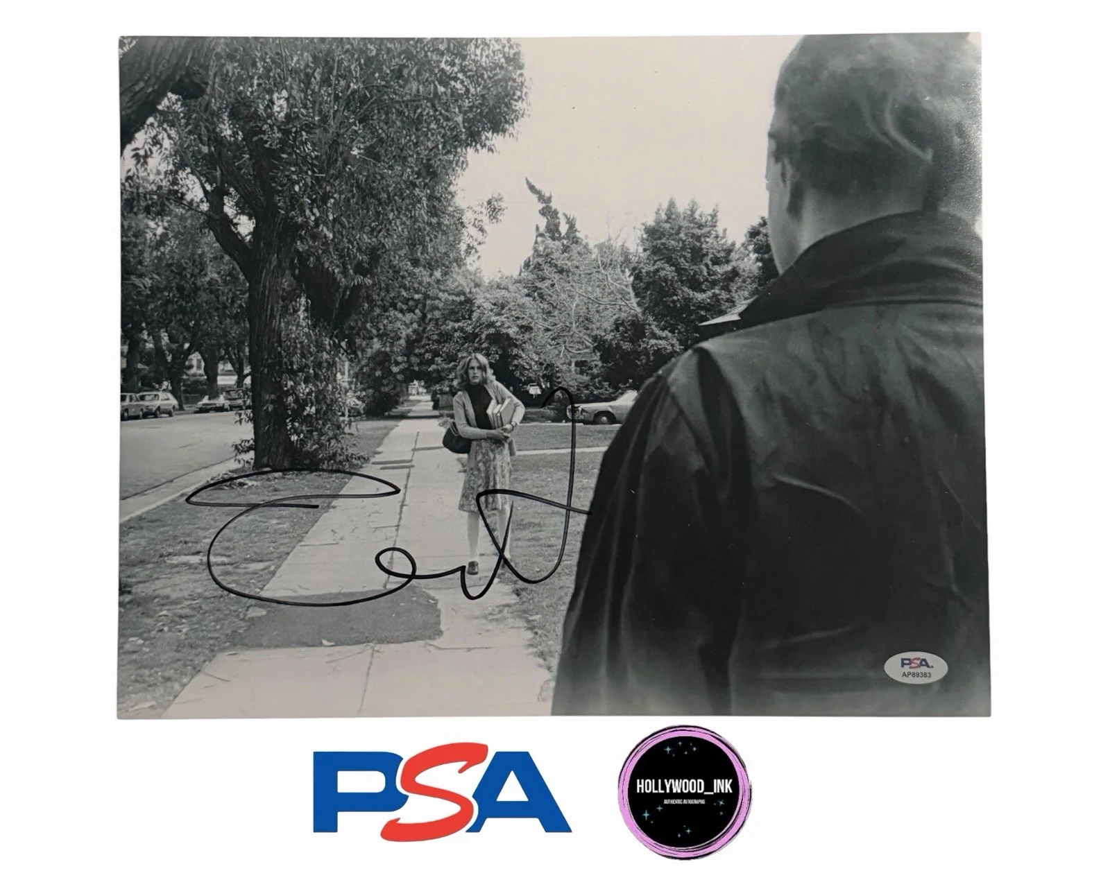Jamie Lee Curtis — JAMIE LEE CURTIS SIGNED AUTOGRAPH 11x14 HALLOWEEN PHOTO PSA/DNA COA -A