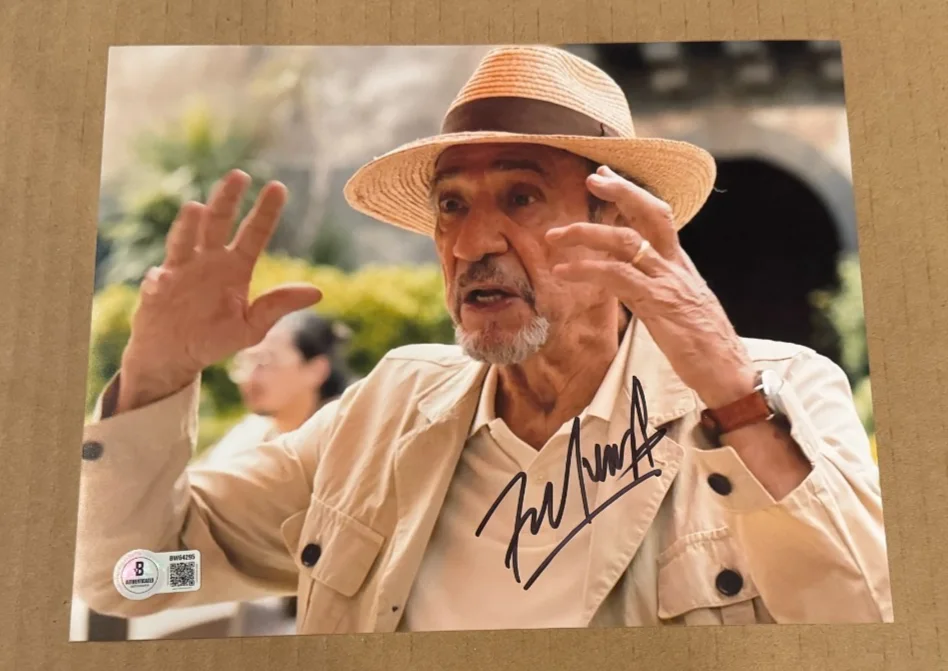 F. MURRAY ABRAHAM — F. MURRAY ABRAHAM SIGNED WHITE LOTUS 8X10 PHOTO BECKETT COA HAND SIGNED