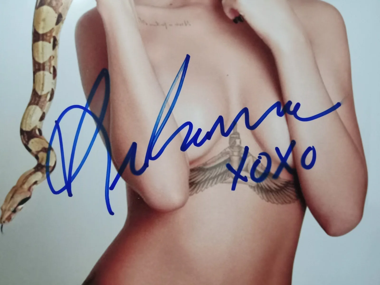 Rihanna — RIHANNA Hand- Signed Autographed 8x10 Glossy photo Auto, image 2