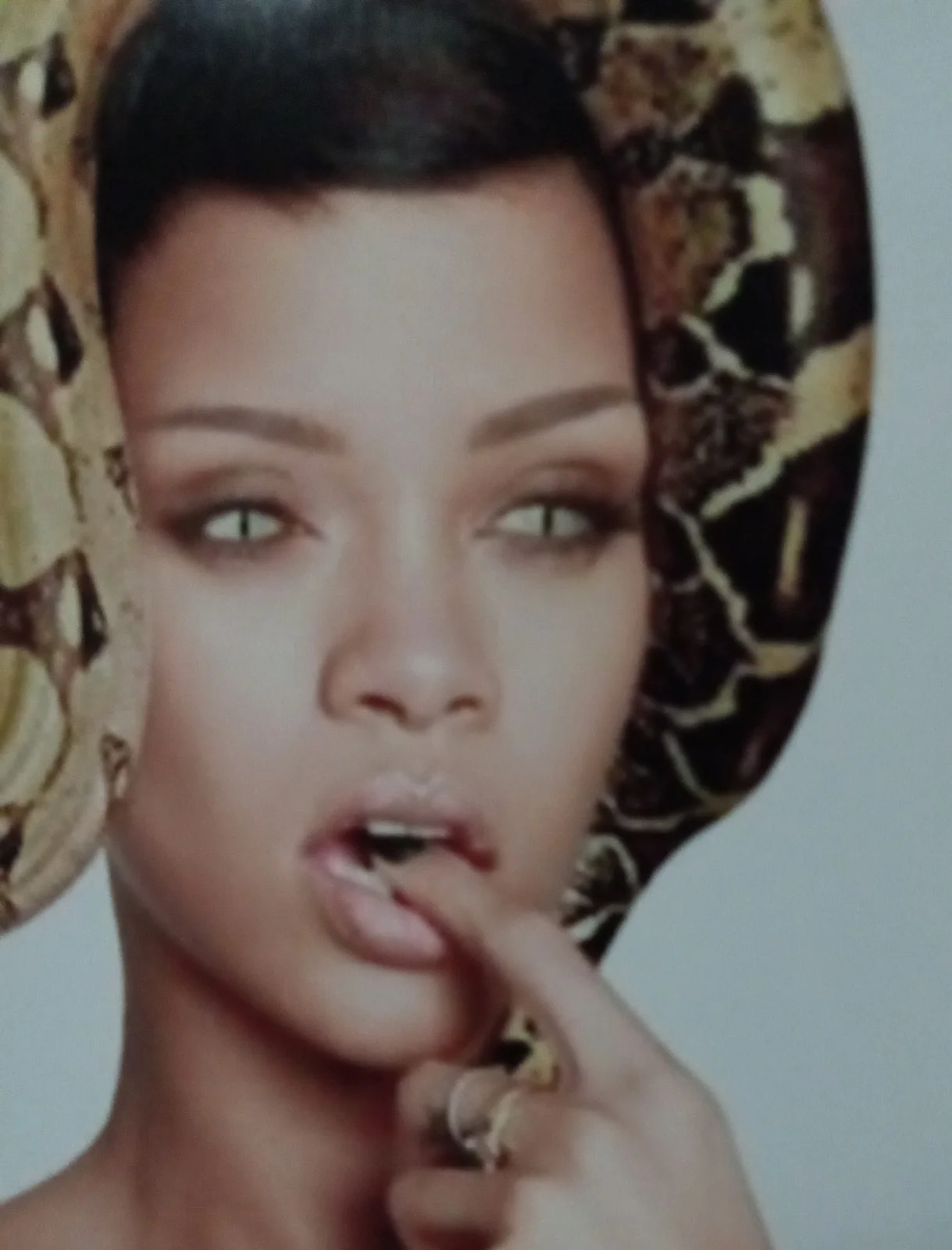 Rihanna — RIHANNA Hand- Signed Autographed 8x10 Glossy photo Auto, image 3