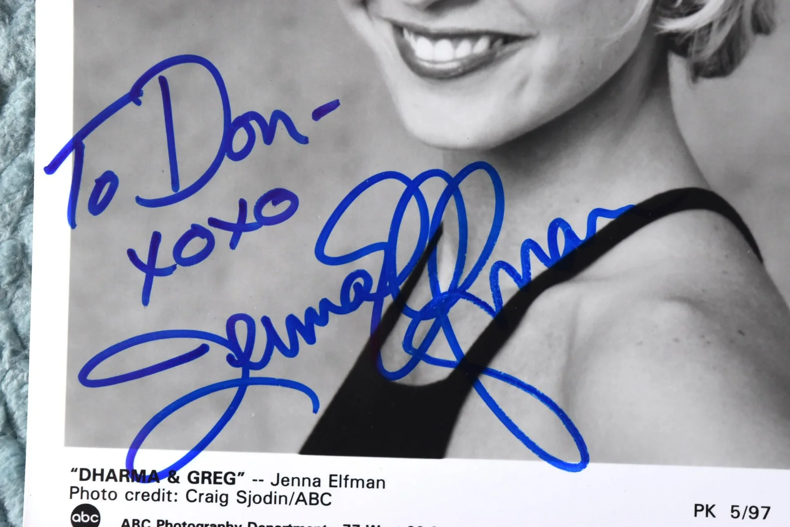 Jenna Elfman "Dharma & Greg" Hand Signed Photo 7"X9", image 2