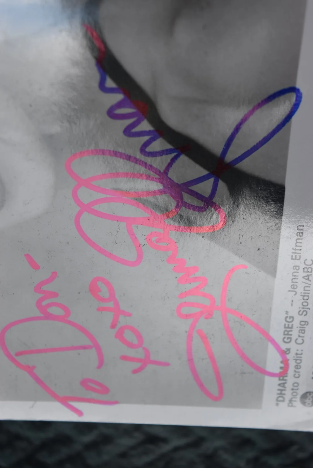Jenna Elfman "Dharma & Greg" Hand Signed Photo 7"X9", image 3