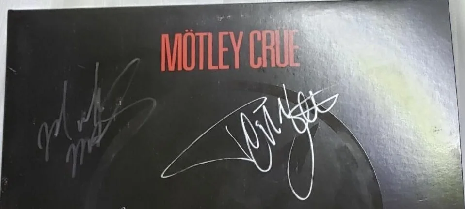MOTLEY CRUE FULLY SIGNED SHOUT AT THE DEVIL LP X4 FULL COA ROGER EPPERSON NICE!!, image 2