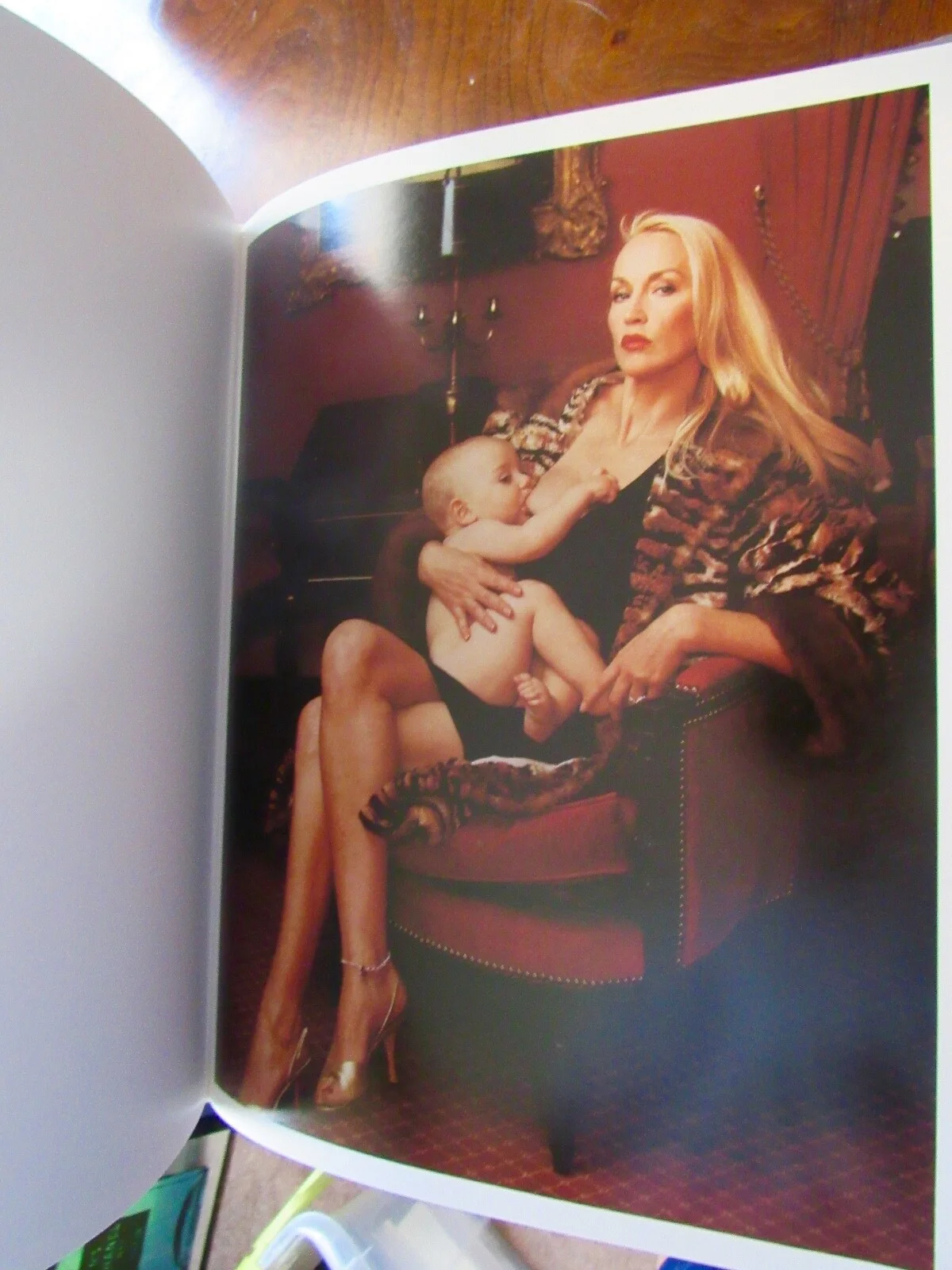 ANNIE LEIBOVITZ — ANNIE LEIBOVITZ - 1st Edition Book-WOMEN-Large Coffee Table Photo Book, image 3