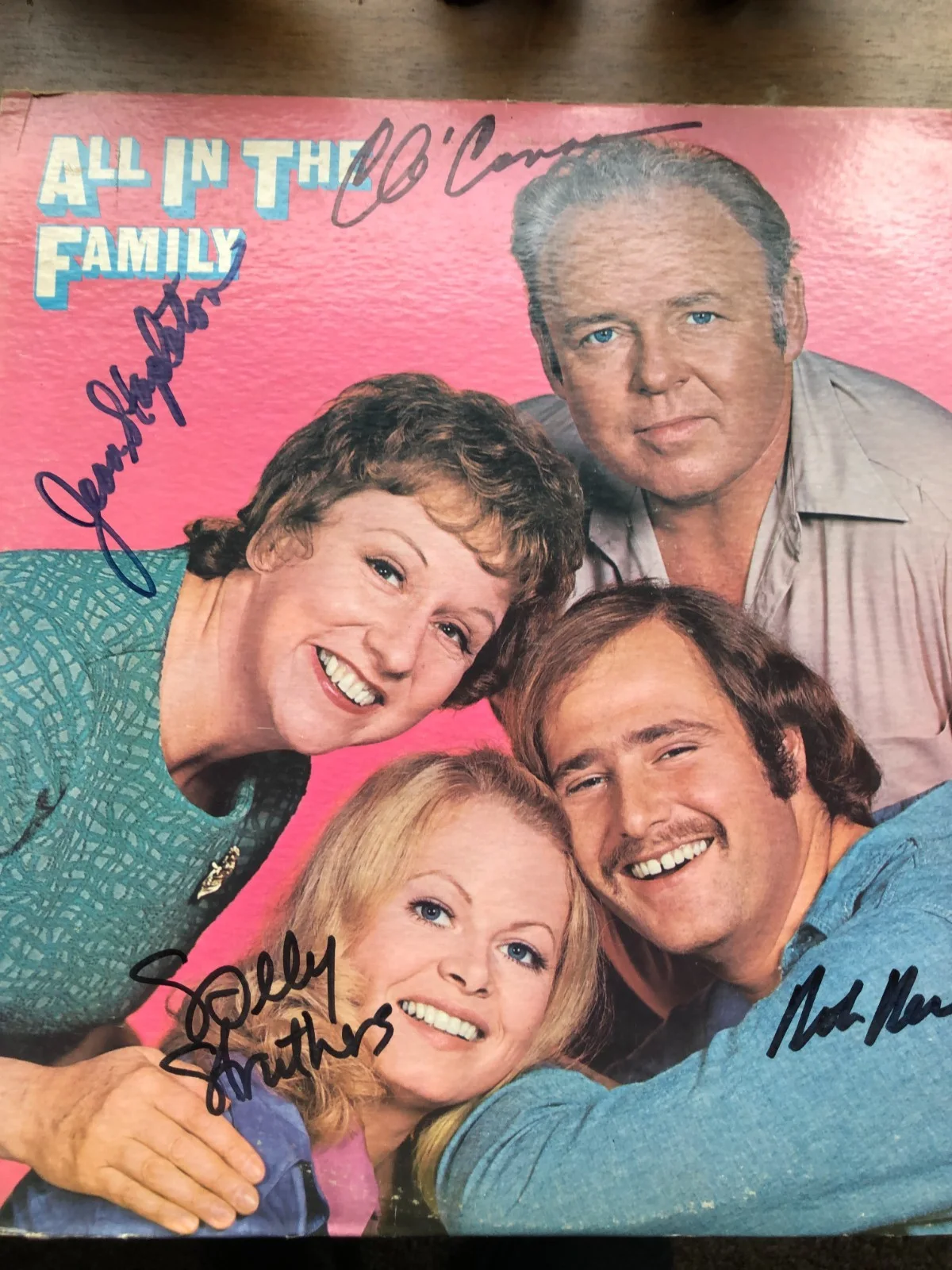 JEAN STAPLETON, SALLY STRUTHERS, ROB REINER, CARROLL O'CONNOR — ALL IN THE FAMILY signed 1971 RECORD ALBUM LP x4 CARROLL O'CONNOR/ROB REINER/++
