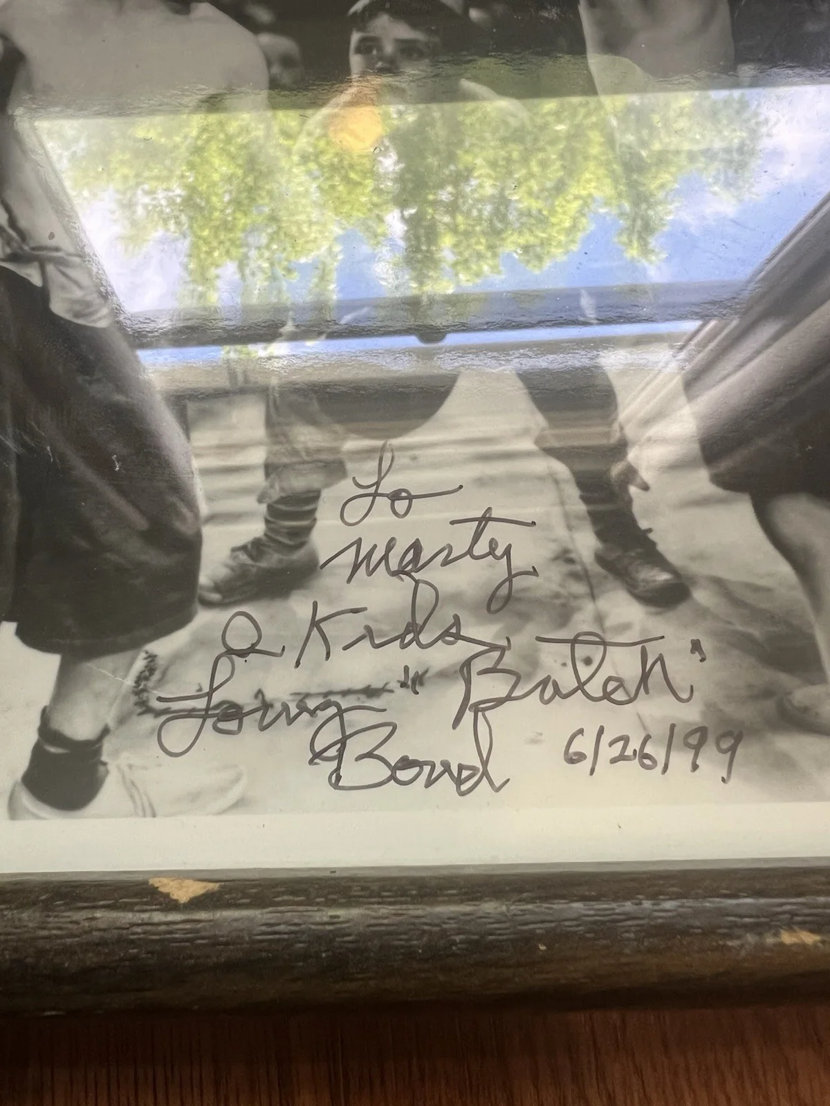 TOMMY BOND — "LITTLE RASCLES" CHILD STAR: TOMMY "BUTCH" BOND AUTOGRAPHED PHOTO 7x9 INCHES, изображение 2