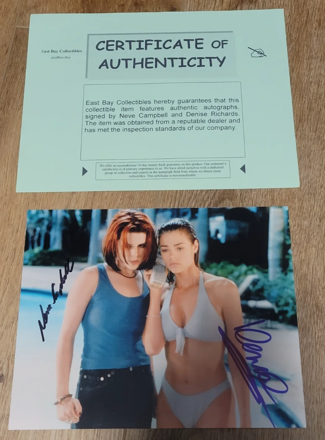 Neve Campbell & Denis Richards — Neve Campbell & Denis Richards in Wild Things Autographed Sexy Women 10x8 in