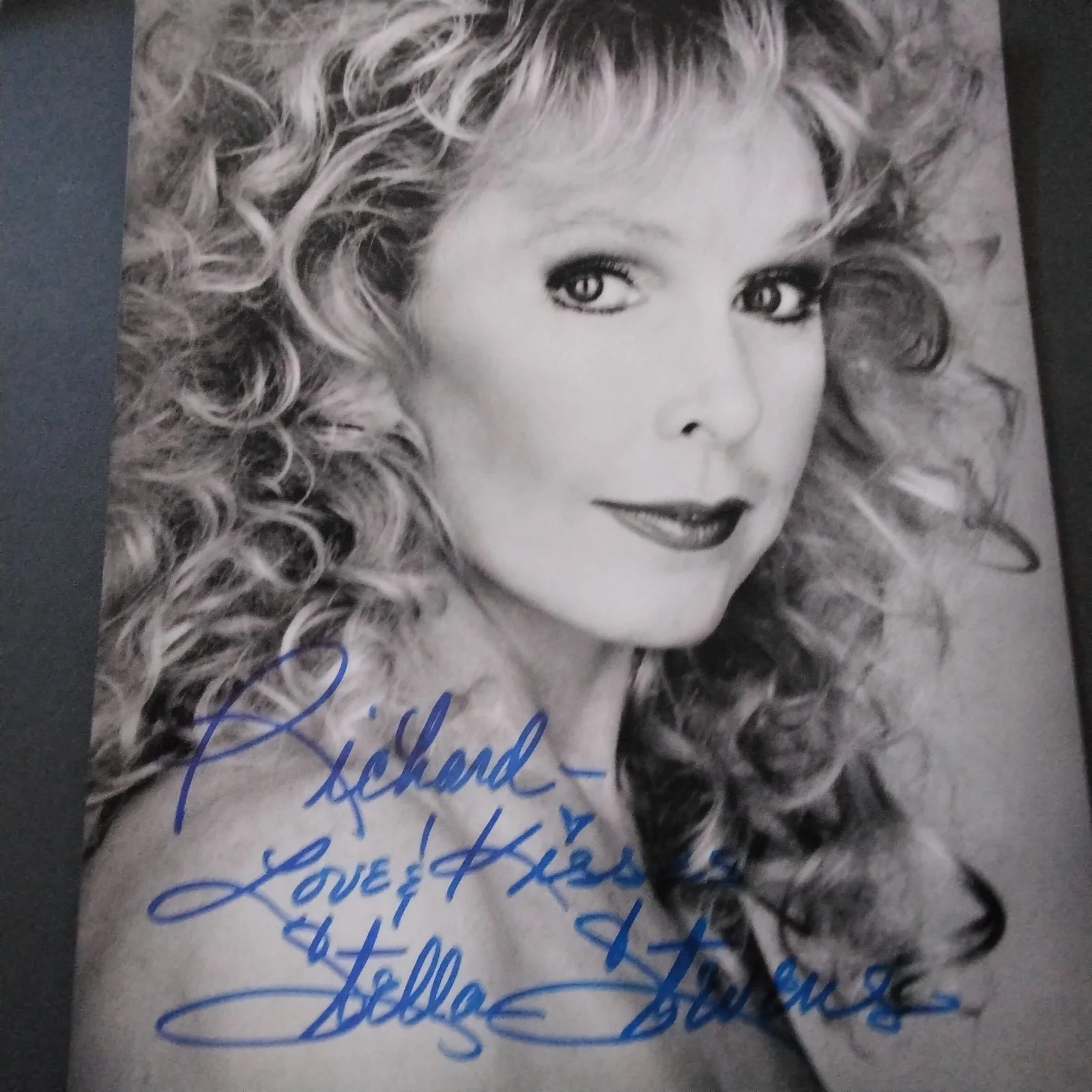 Stella Stevens SIGNED Photo Film TV Actress Poseidon Adventure Girls Girls Elvis, изображение 2