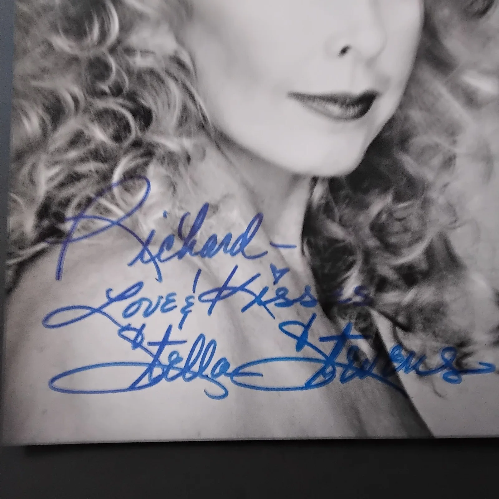 Stella Stevens SIGNED Photo Film TV Actress Poseidon Adventure Girls Girls Elvis, изображение 3