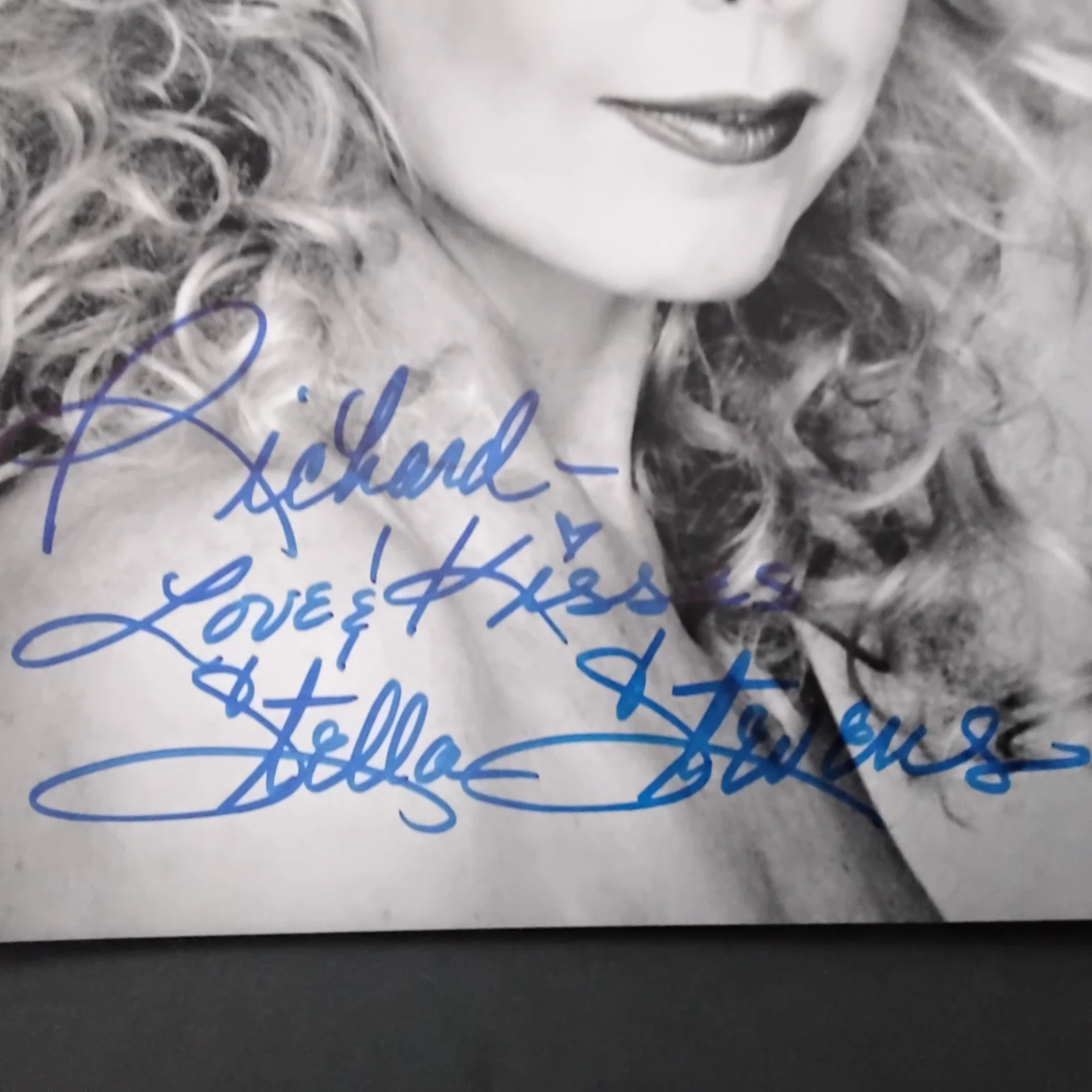 Stella Stevens SIGNED Photo Film TV Actress Poseidon Adventure Girls Girls Elvis, изображение 4
