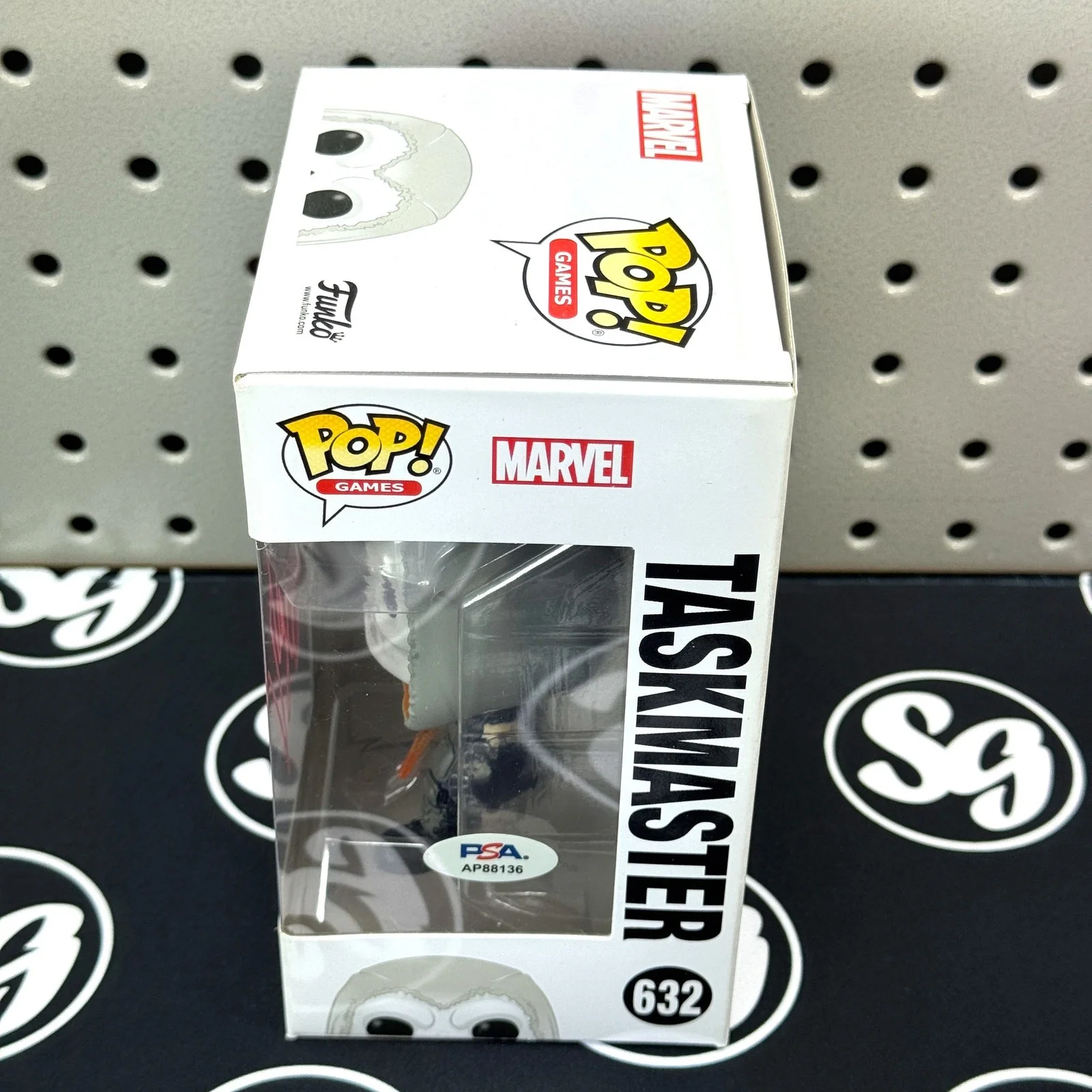 Olga Kurylenko — OLGA KURYLENKO Signed "Avengers" Taskmaster Funko Pop! Figure #632 PSA DNA Auto, image 3
