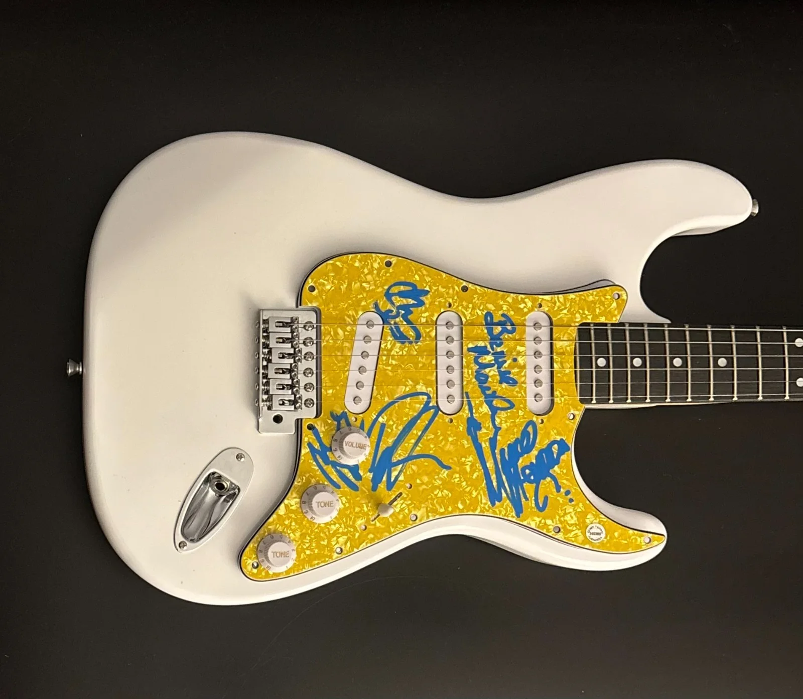 GFA Bernie Marsden x5 Band * WHITESNAKE * Signed Electric Guitar PROOF COA, image 2