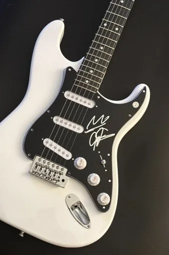 GFA Blues Star * CHRISTONE KINGFISH INGRAM * Signed Electric Guitar PROOF COA, image 2