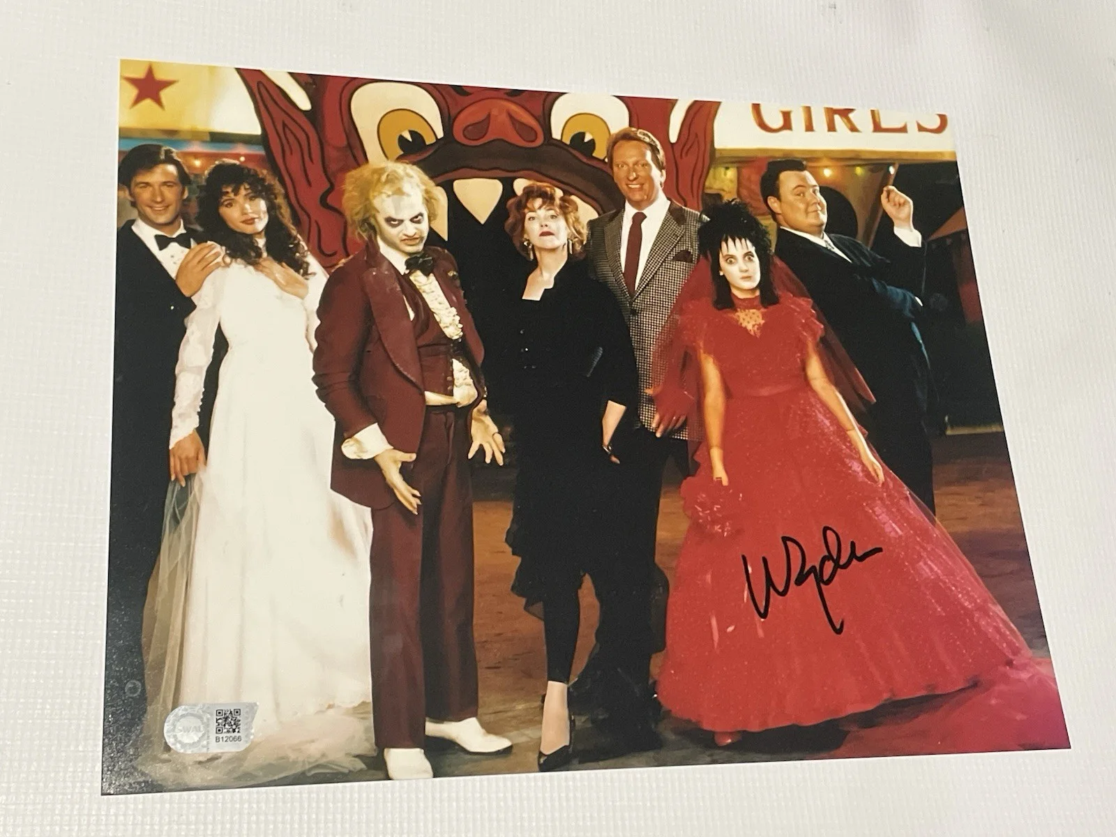 Winona Ryder — Winona Ryder Signed Autographed 11x14 Beetlejuice Photo SWAU