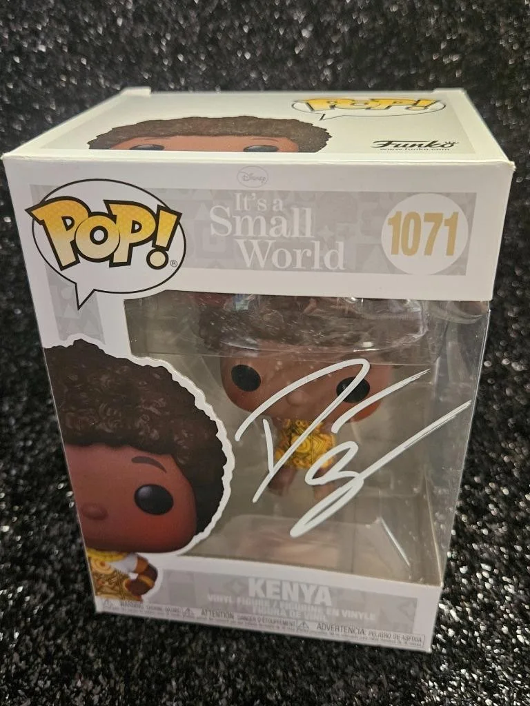 DANAI GURIRA — DANAI GURIRA HAND SIGNED AUTOGRAPHED FUNKO POP! 1071 ITS A SMALL WORLD KENYACOA, изображение 2