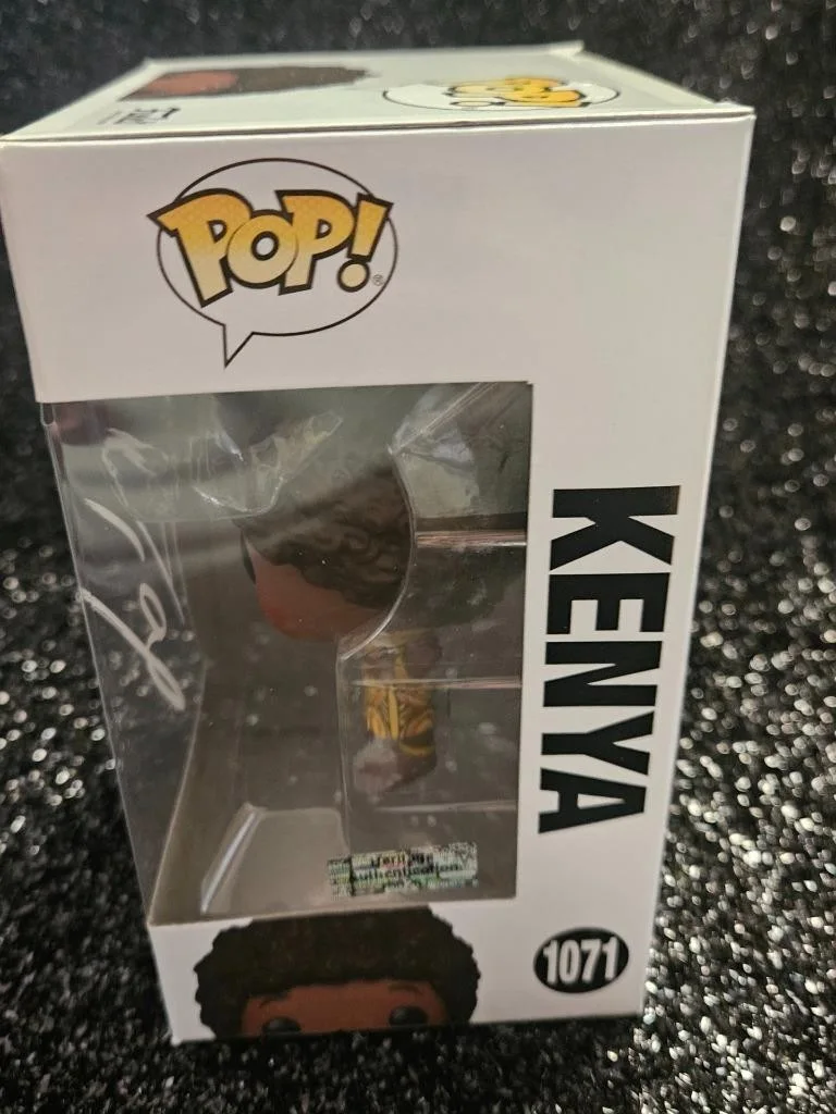 DANAI GURIRA — DANAI GURIRA HAND SIGNED AUTOGRAPHED FUNKO POP! 1071 ITS A SMALL WORLD KENYACOA, изображение 4