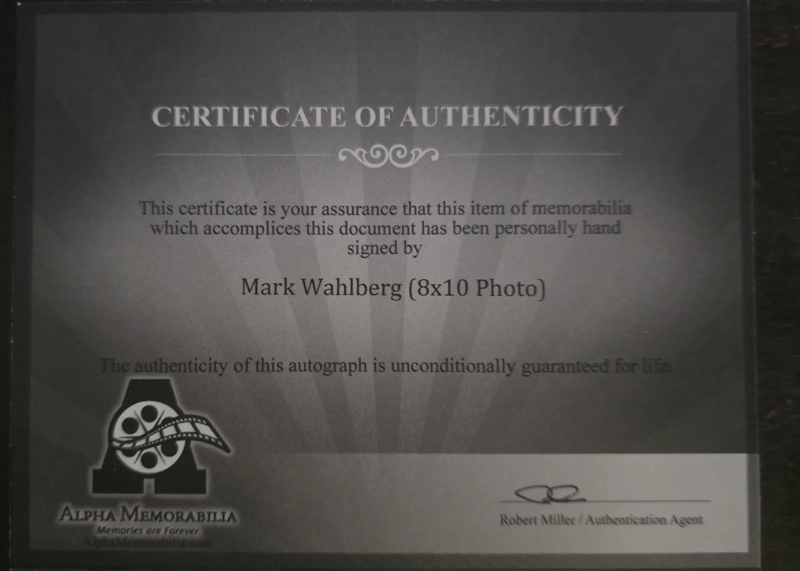 Mark Wahlberg — MARK WAHLBERG Signed Autographed TED 8X10 Photo with COA, изображение 2