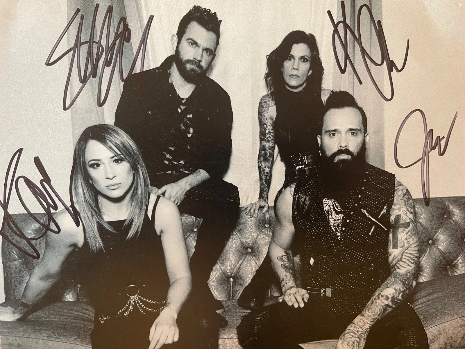 SKILLET - FULL BAND AUTOGRAPHED SIGNED 8X10 PROMO PHOTO, изображение 2