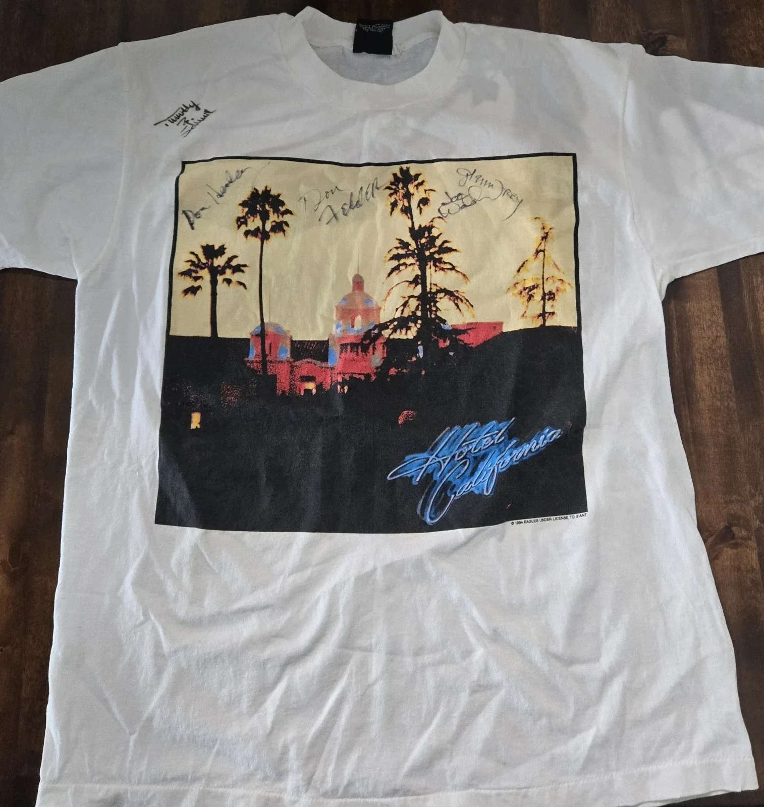 THE EAGLES FULLY SIGNED HELL FREEZES OVER T SHIRT X5 FULL COA FROM PSA INCLUDED!, изображение 3