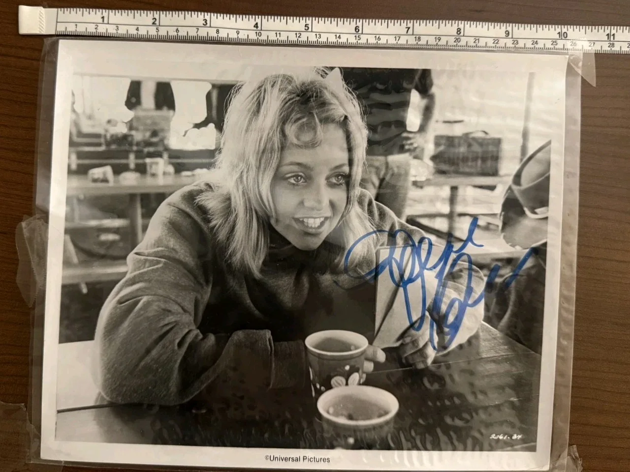 Goldie Hawn Signed Photograph, image 2