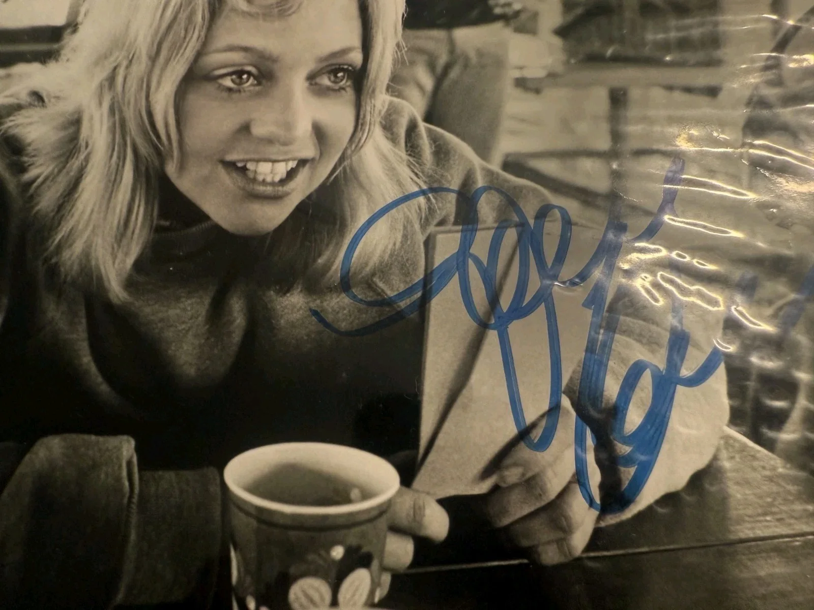 Goldie Hawn Signed Photograph, image 3