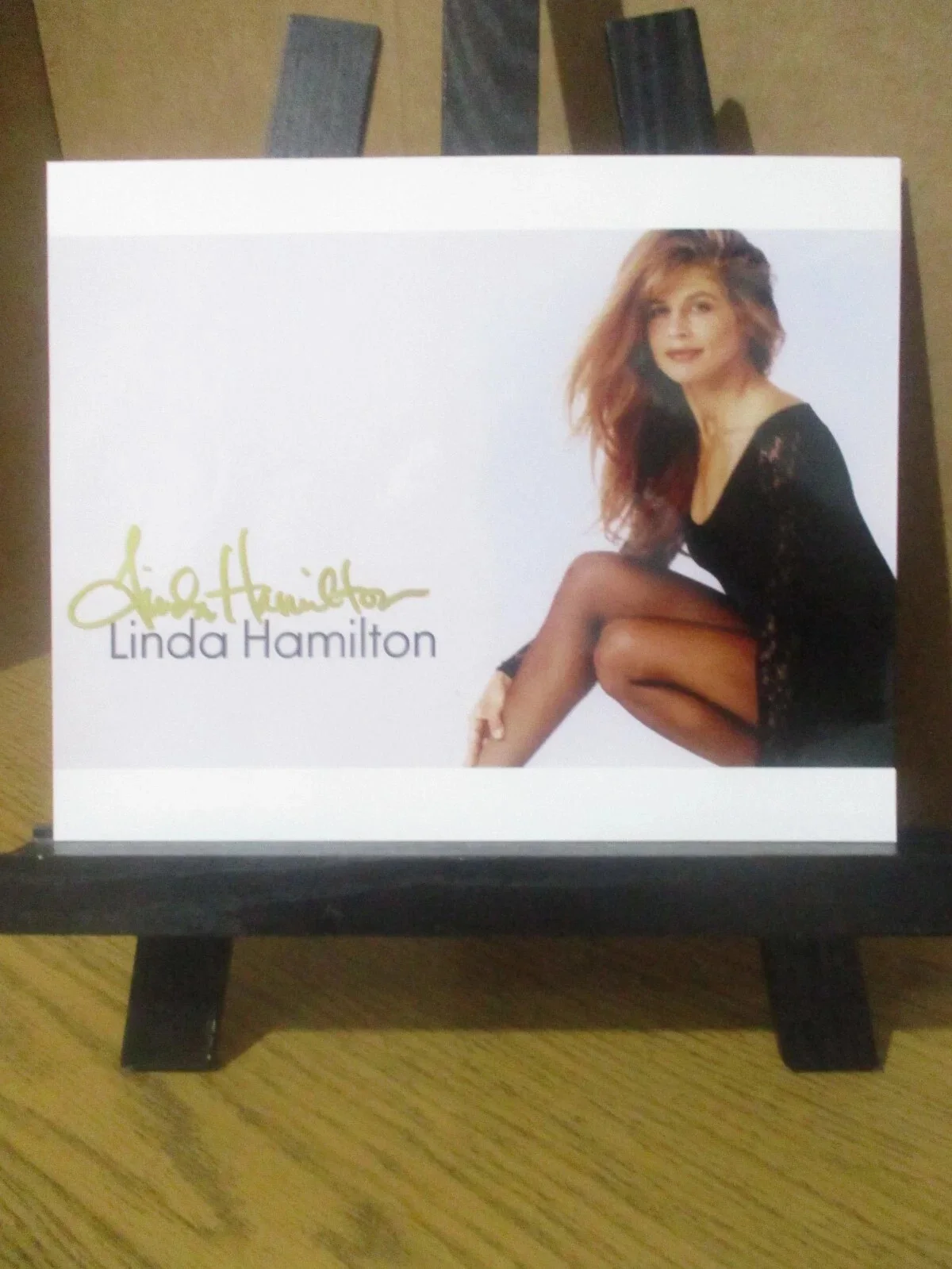LINDA HAMILTON — LINDA HAMILTON AUTHENTIC SIGNED/AUTOGRAPHED 8X10 PHOTO TERMINATOR