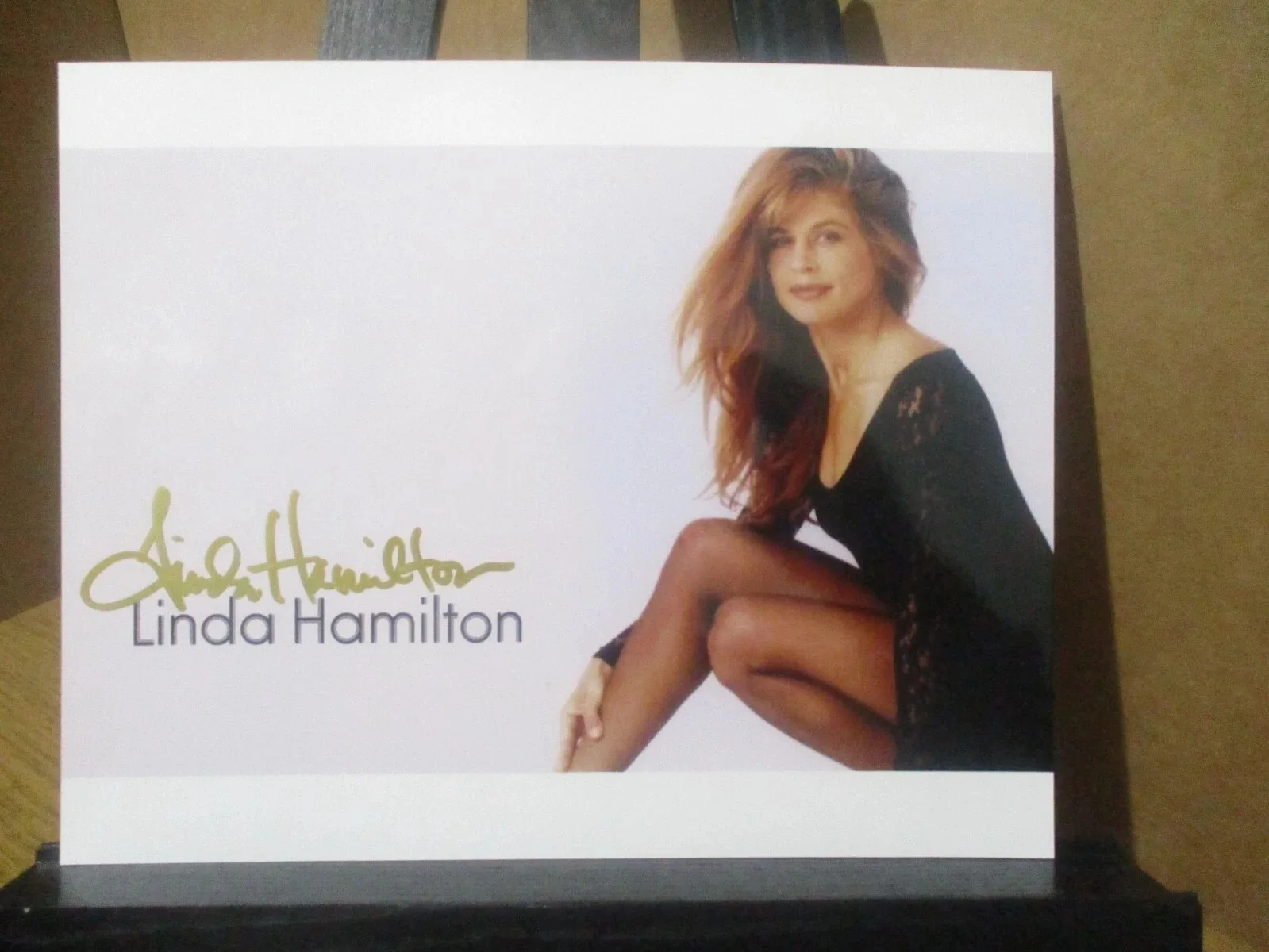 LINDA HAMILTON — LINDA HAMILTON AUTHENTIC SIGNED/AUTOGRAPHED 8X10 PHOTO TERMINATOR, image 2