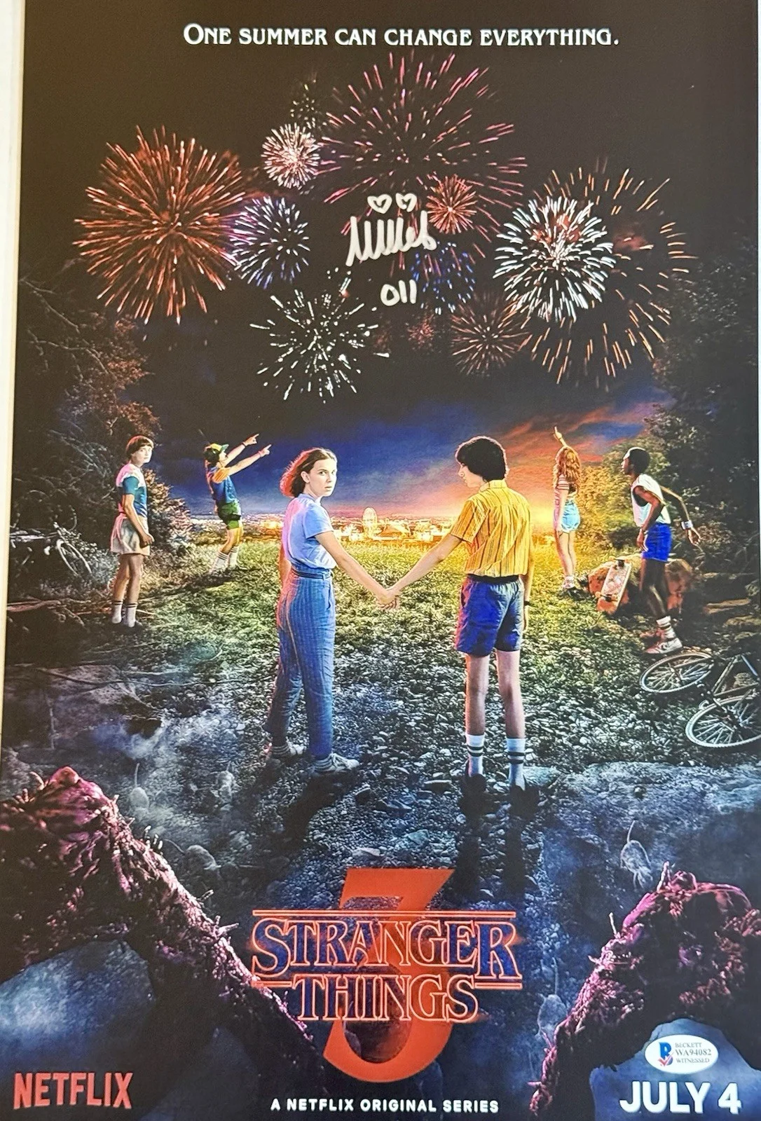 Millie Bobby Brown — Millie Bobbie Brown Signed 11x17 Photo Stranger Things Beckett Witnessed, изображение 2